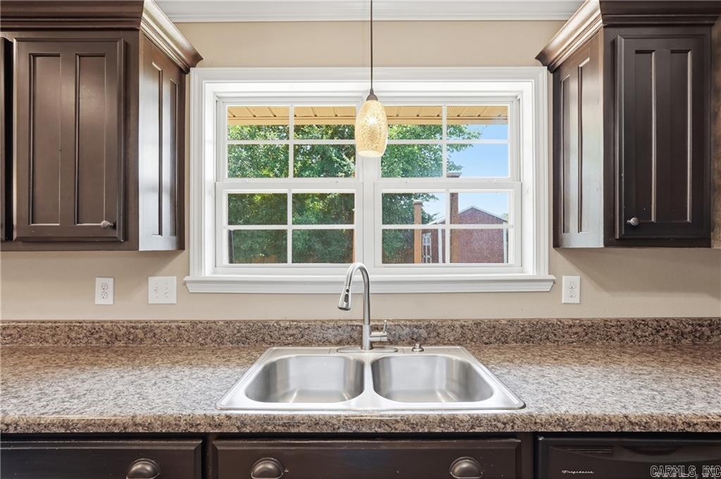 3958 Hemlock Property Photo 15