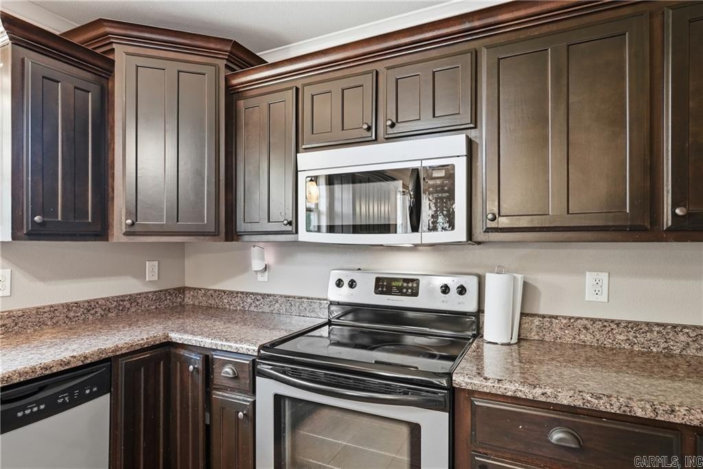 3958 Hemlock Property Photo 16