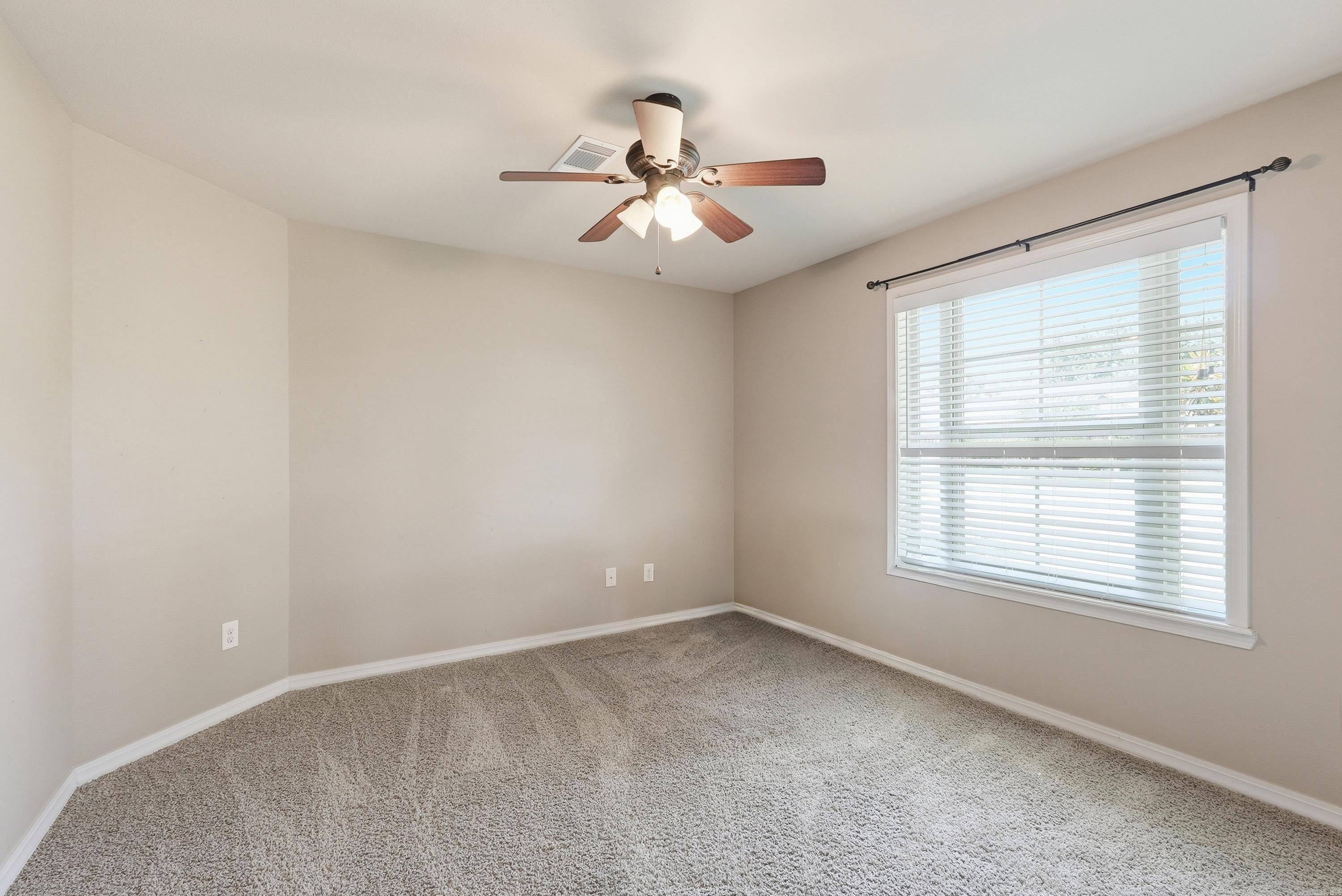 3958 Hemlock Property Photo 26