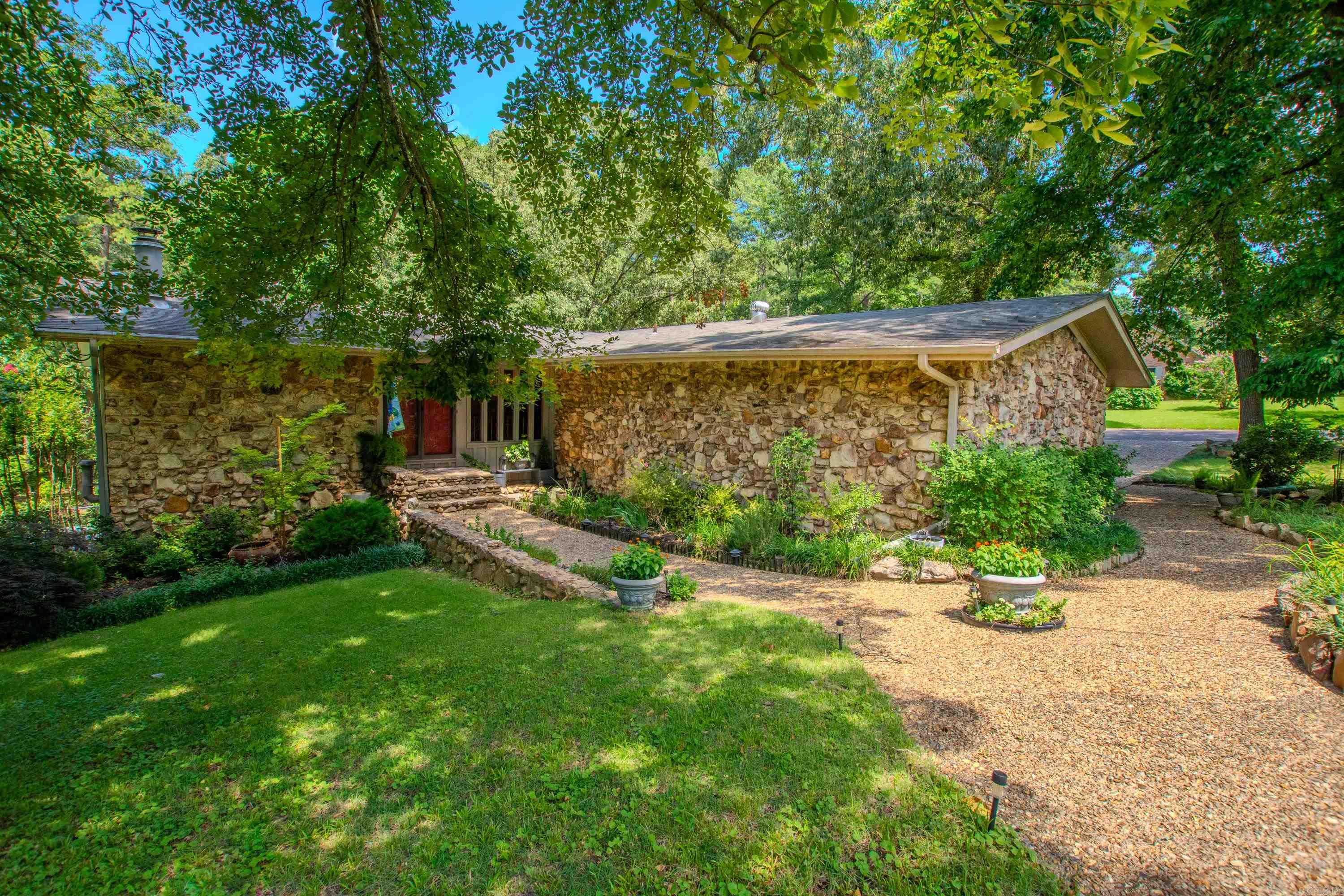 1620 Brookview Property Photo 1