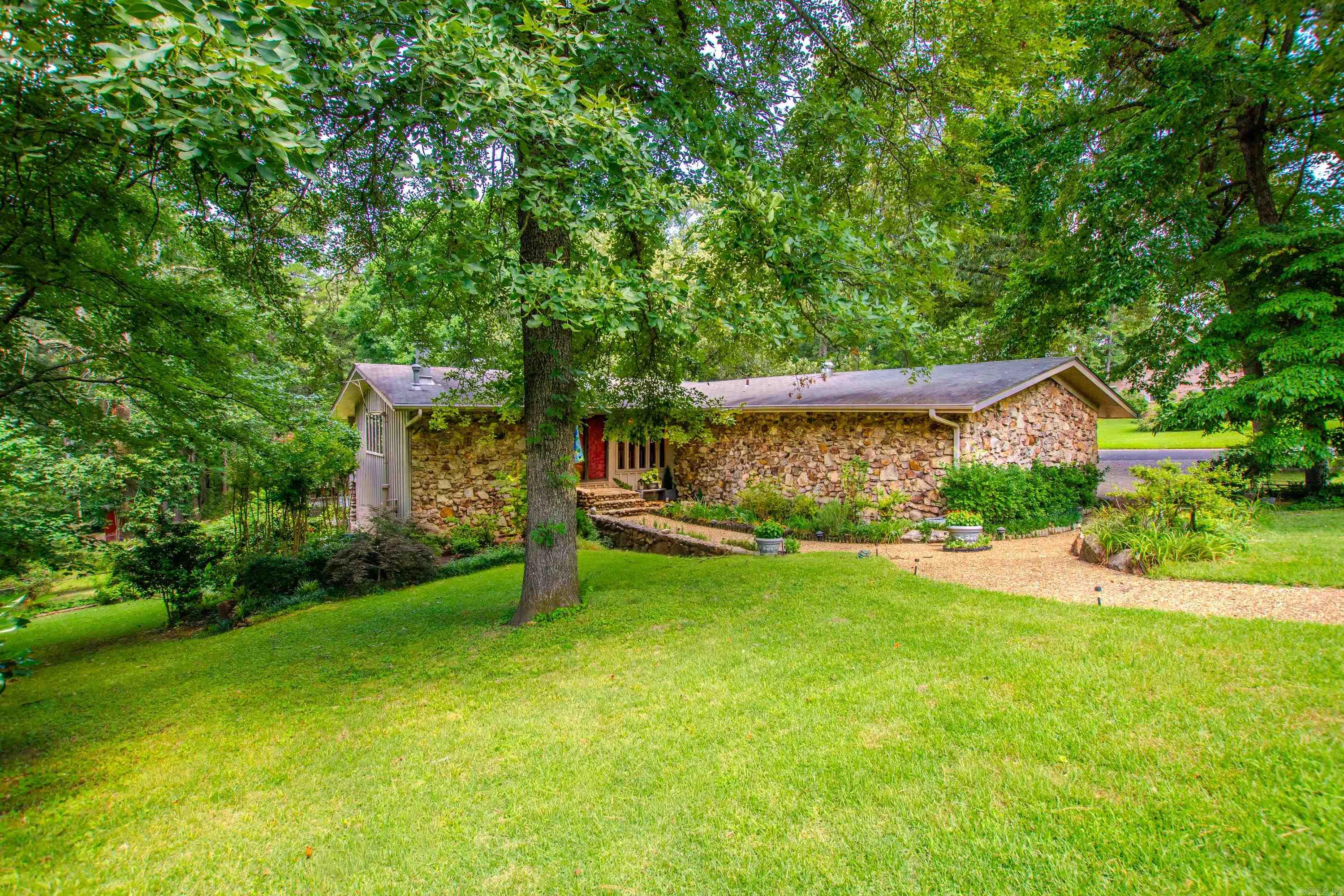 1620 Brookview Property Photo 2