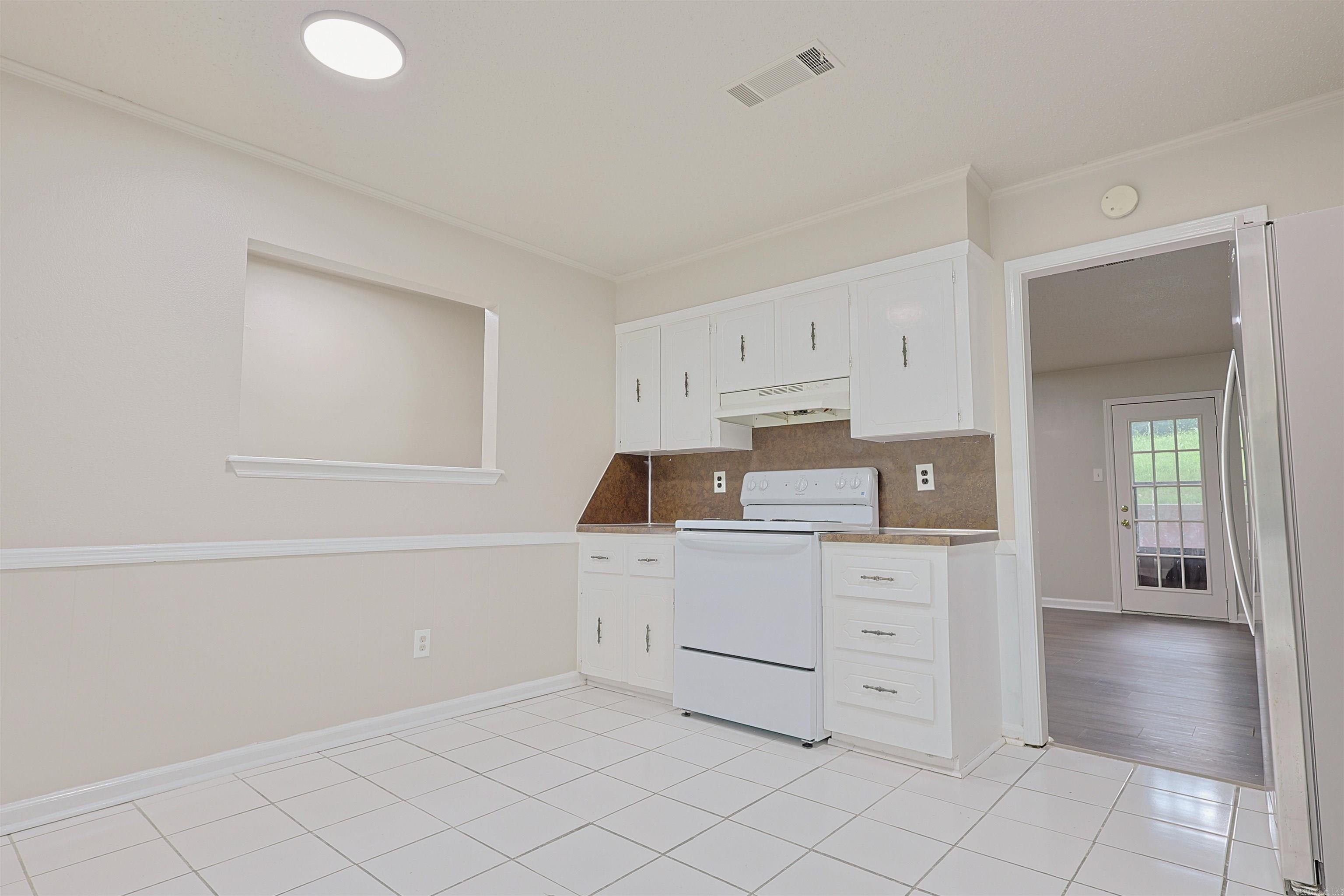 4801 N Vine Street Property Photo 6