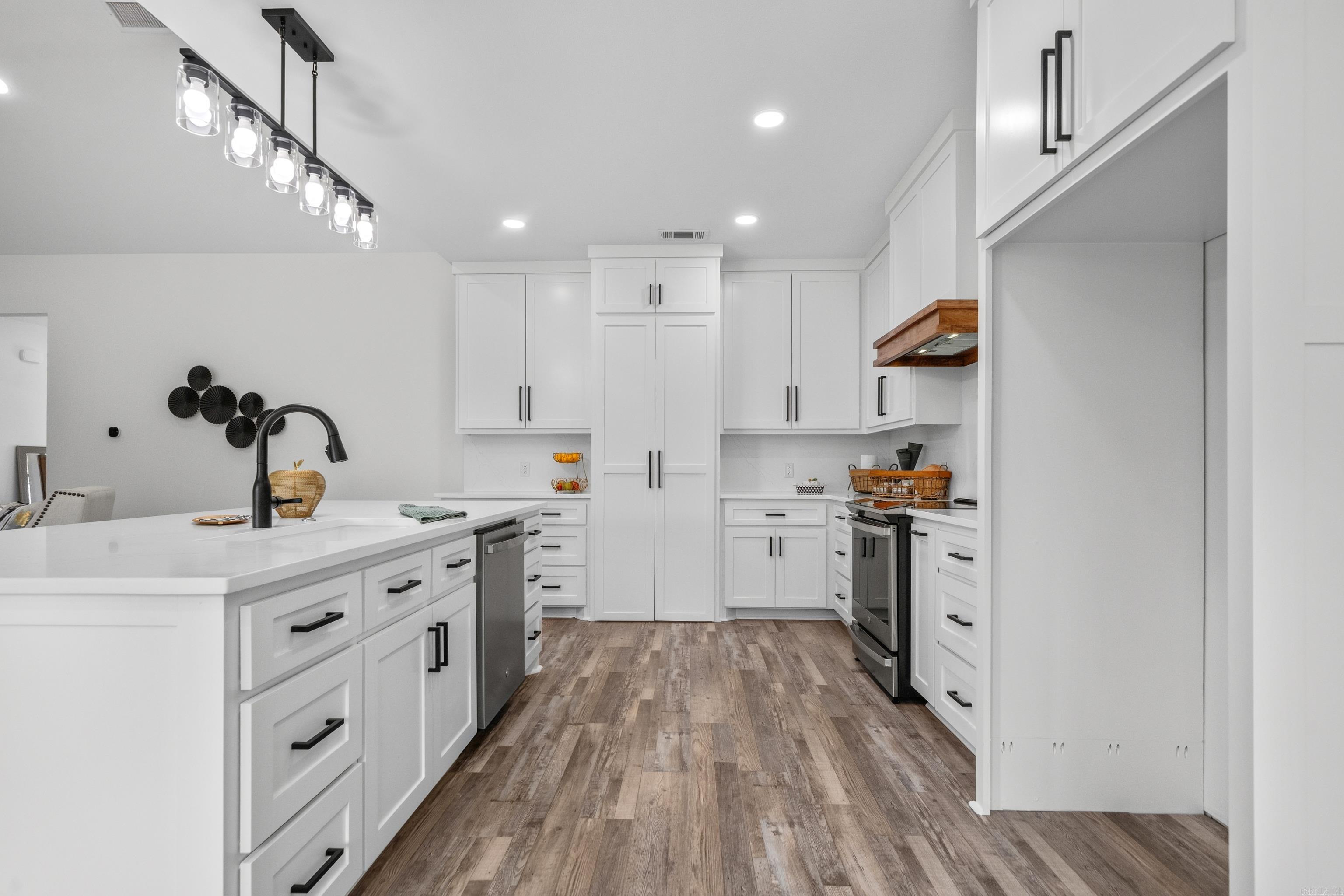 109 Chapel Hill Property Photo 11