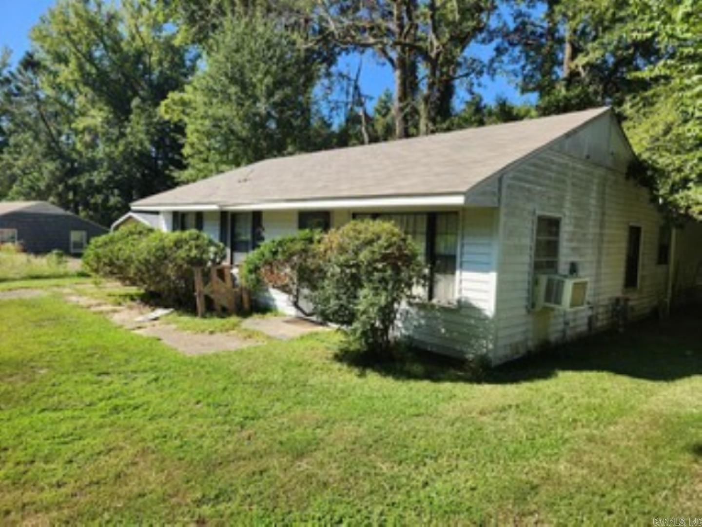746 Lucas Ln Property Photo 1
