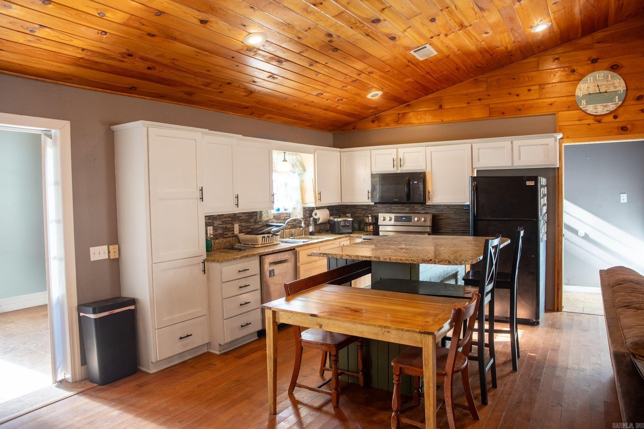 101 Henderson Road Property Photo 8