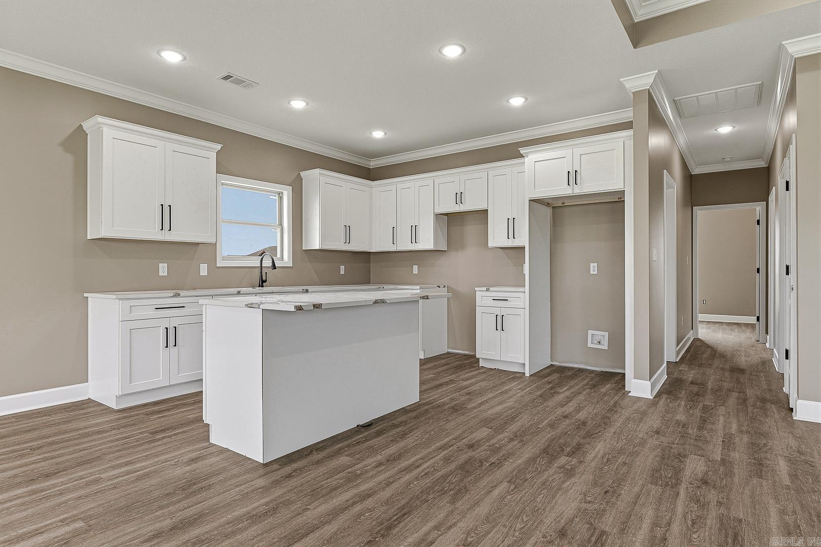 1406 Kelton Property Photo 5