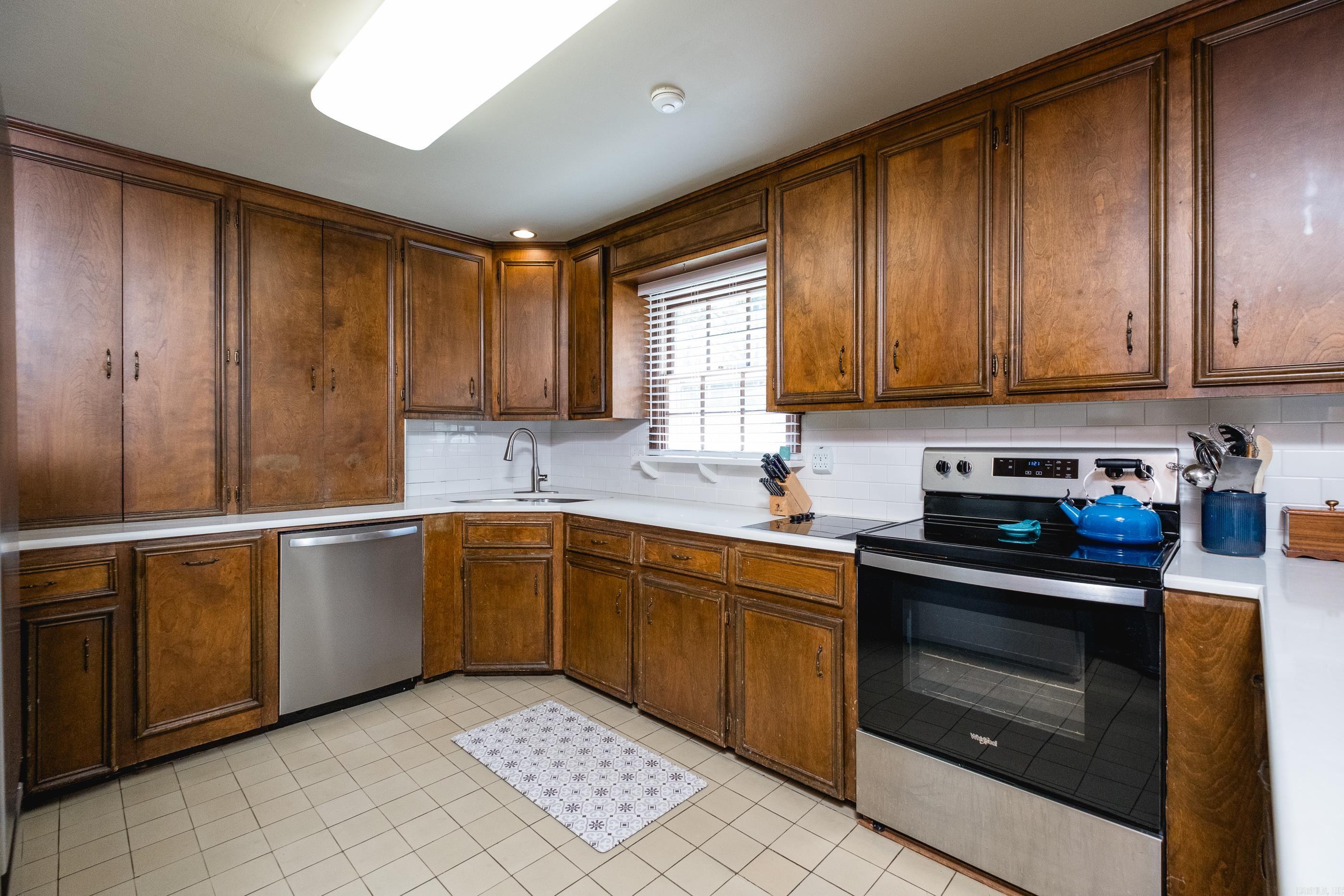 1412 N Hughes Street Property Photo 14