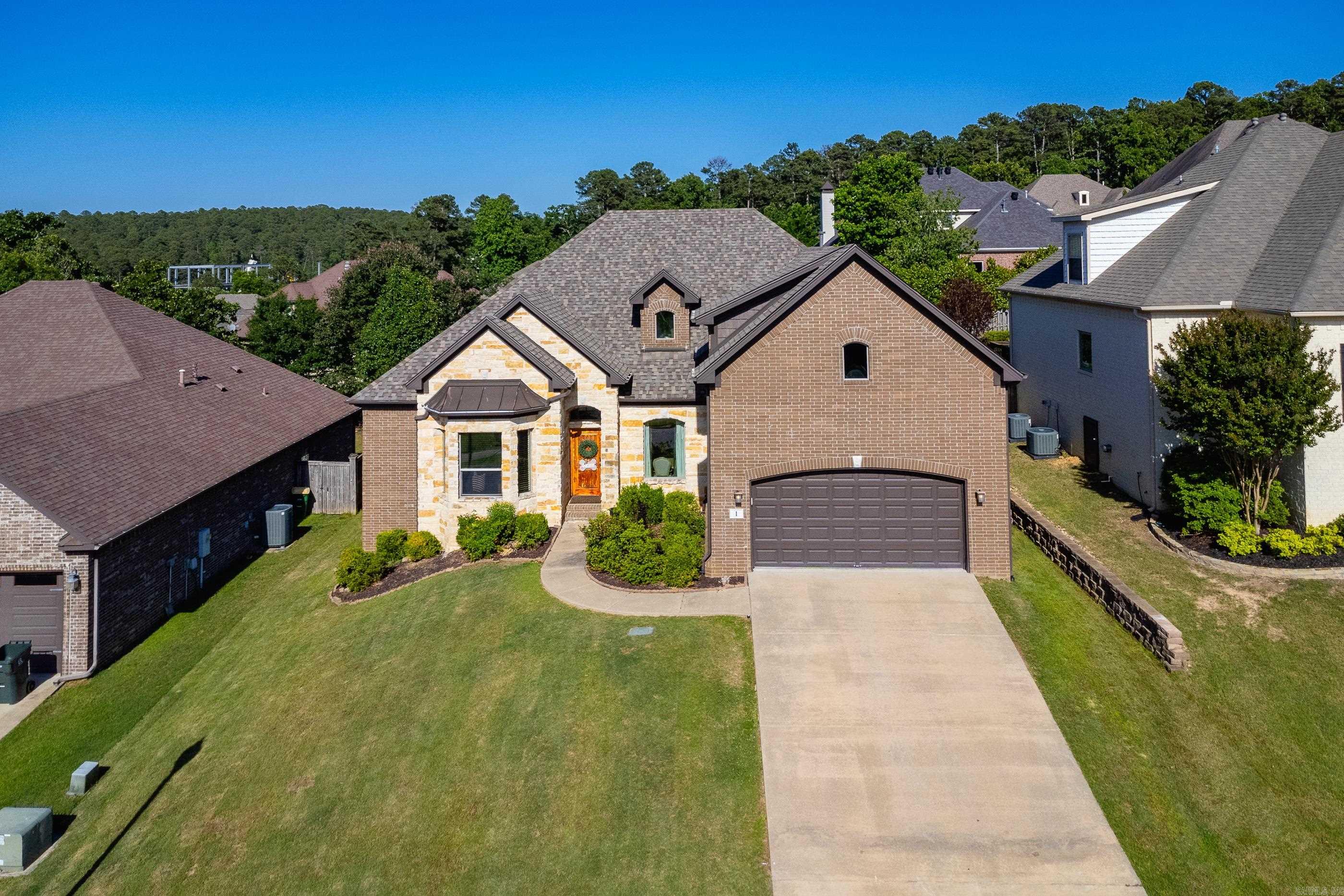 1 Tournay Circle Property Photo 1