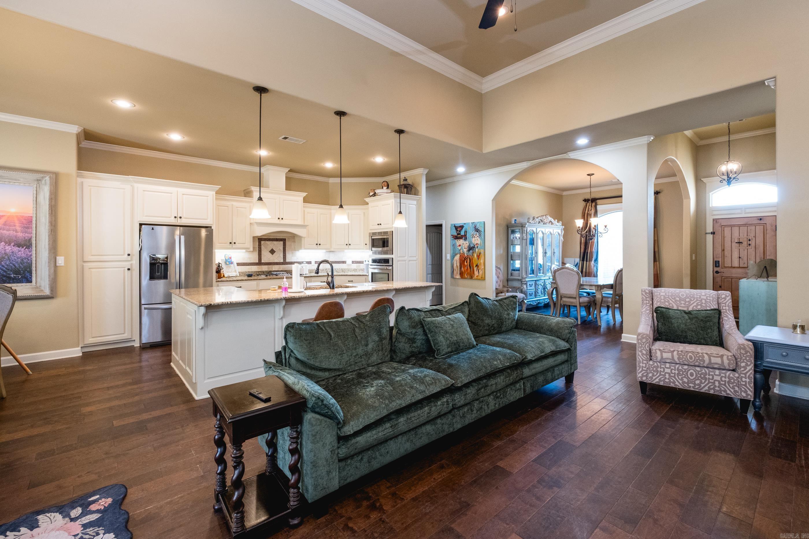 1 Tournay Circle Property Photo 8
