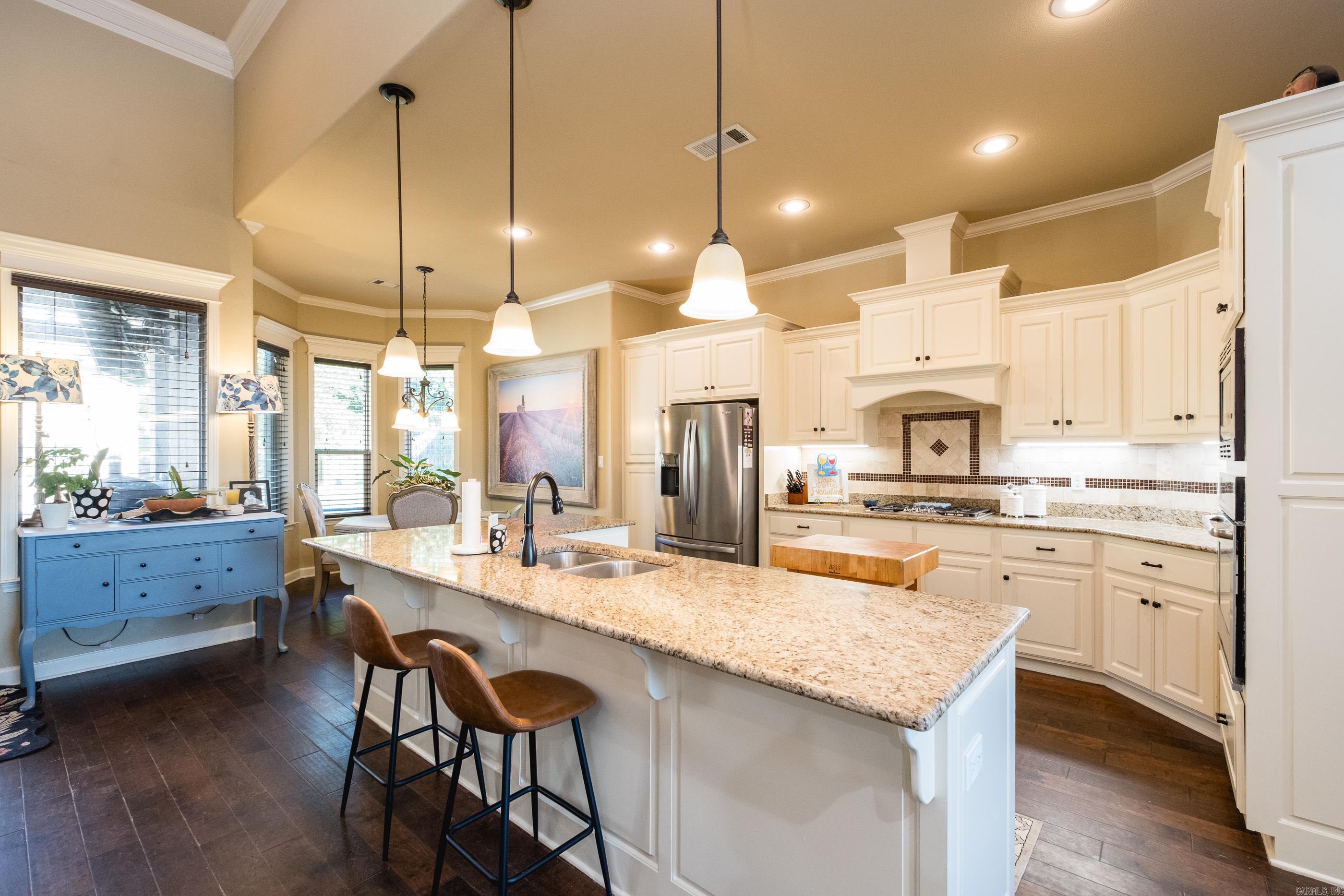 1 Tournay Circle Property Photo 10