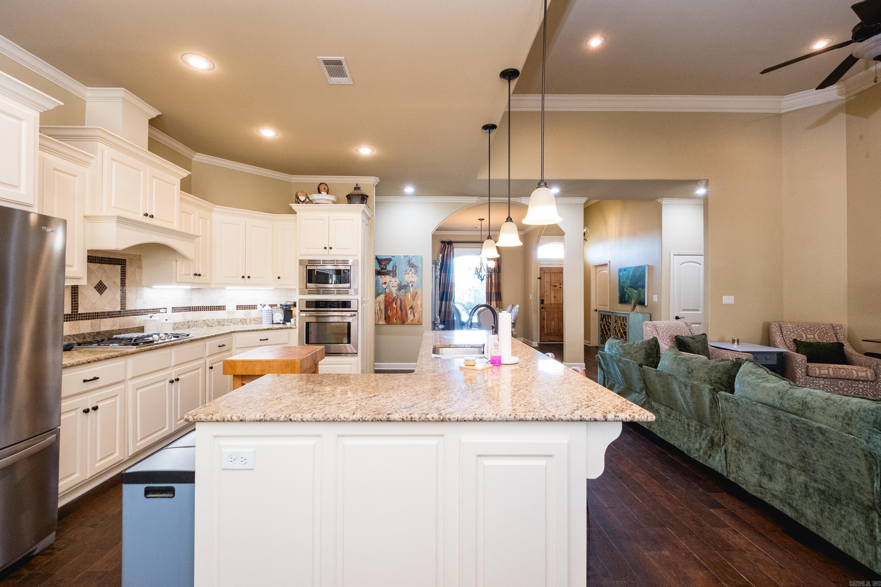 1 Tournay Circle Property Photo 12