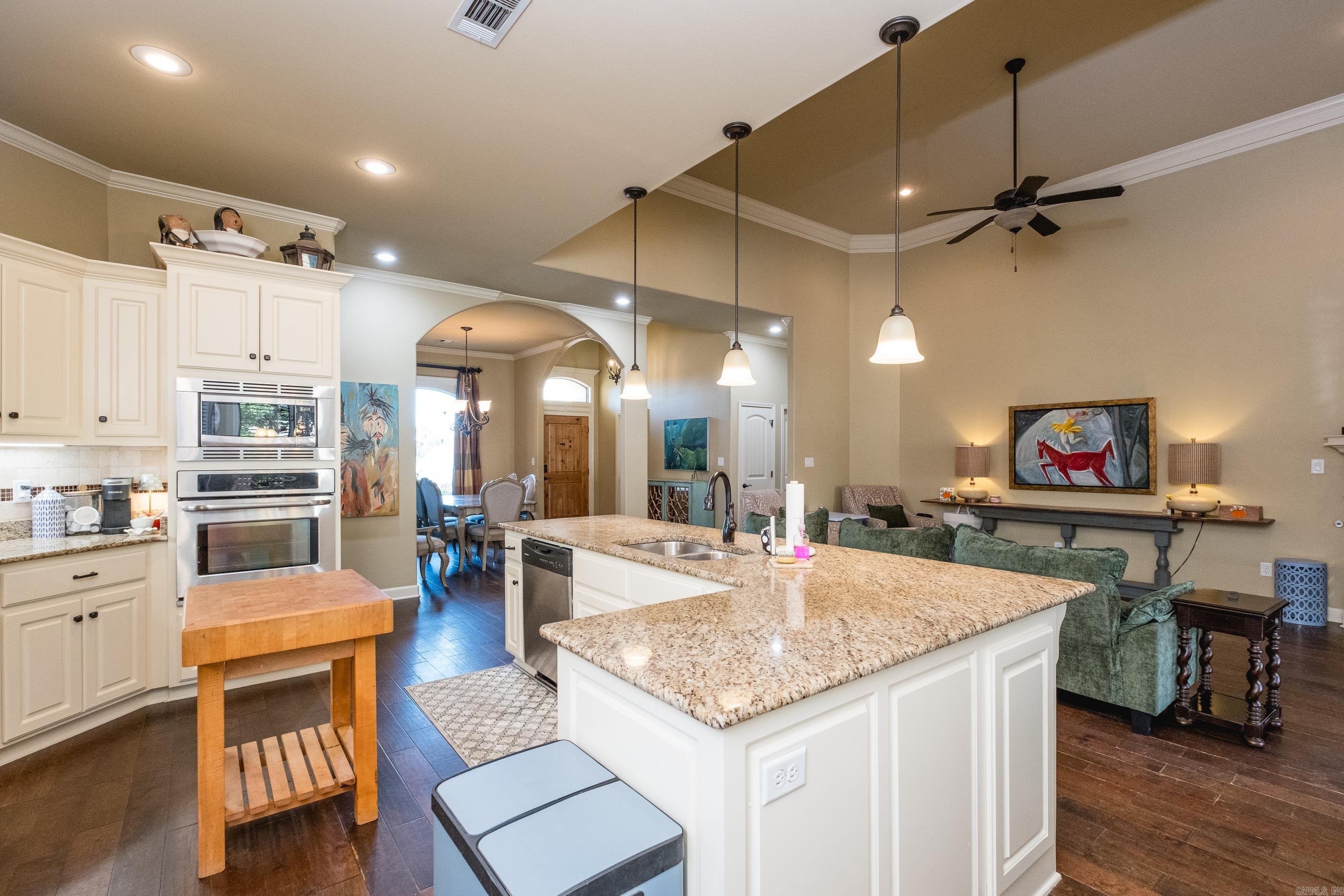 1 Tournay Circle Property Photo 13