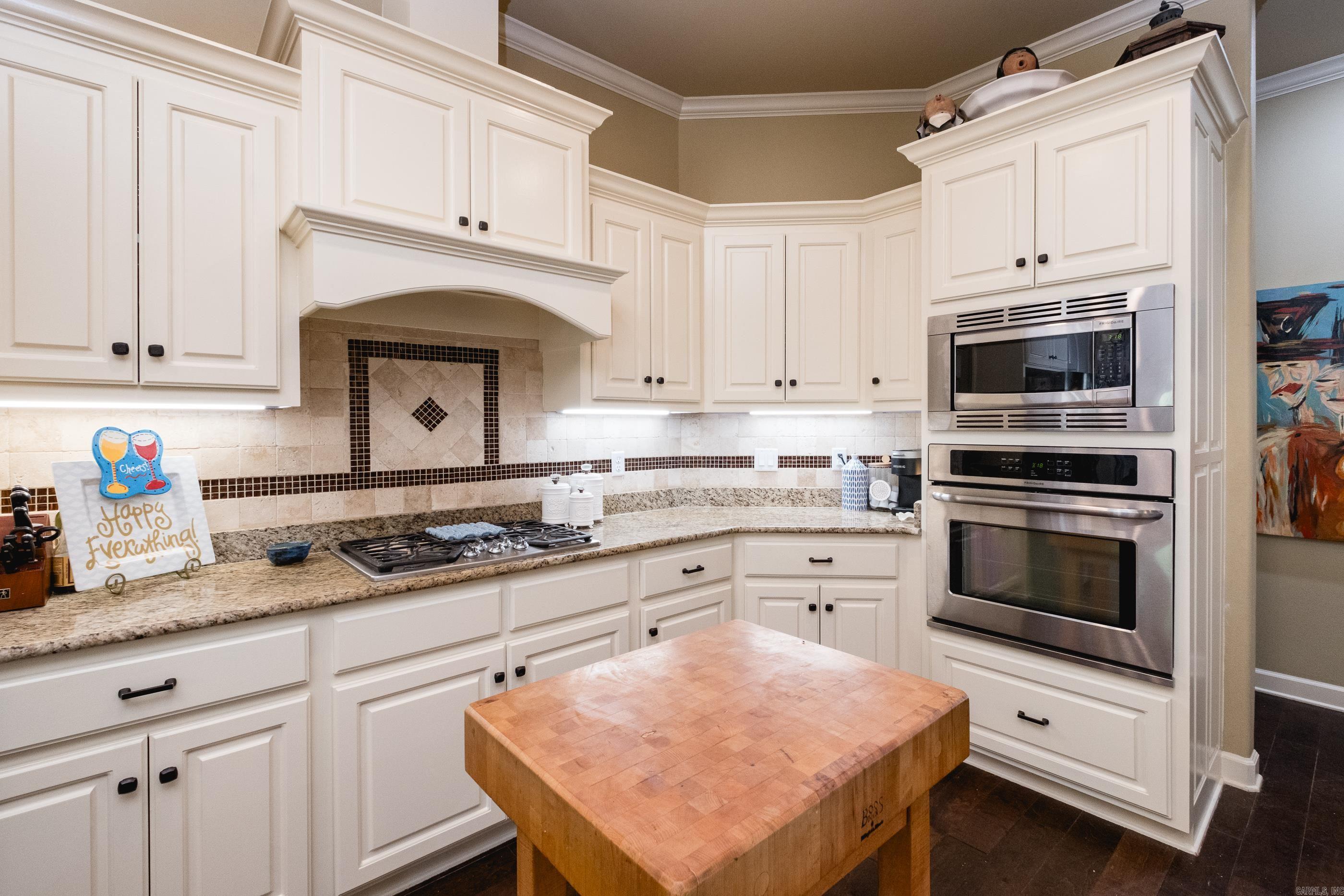 1 Tournay Circle Property Photo 15