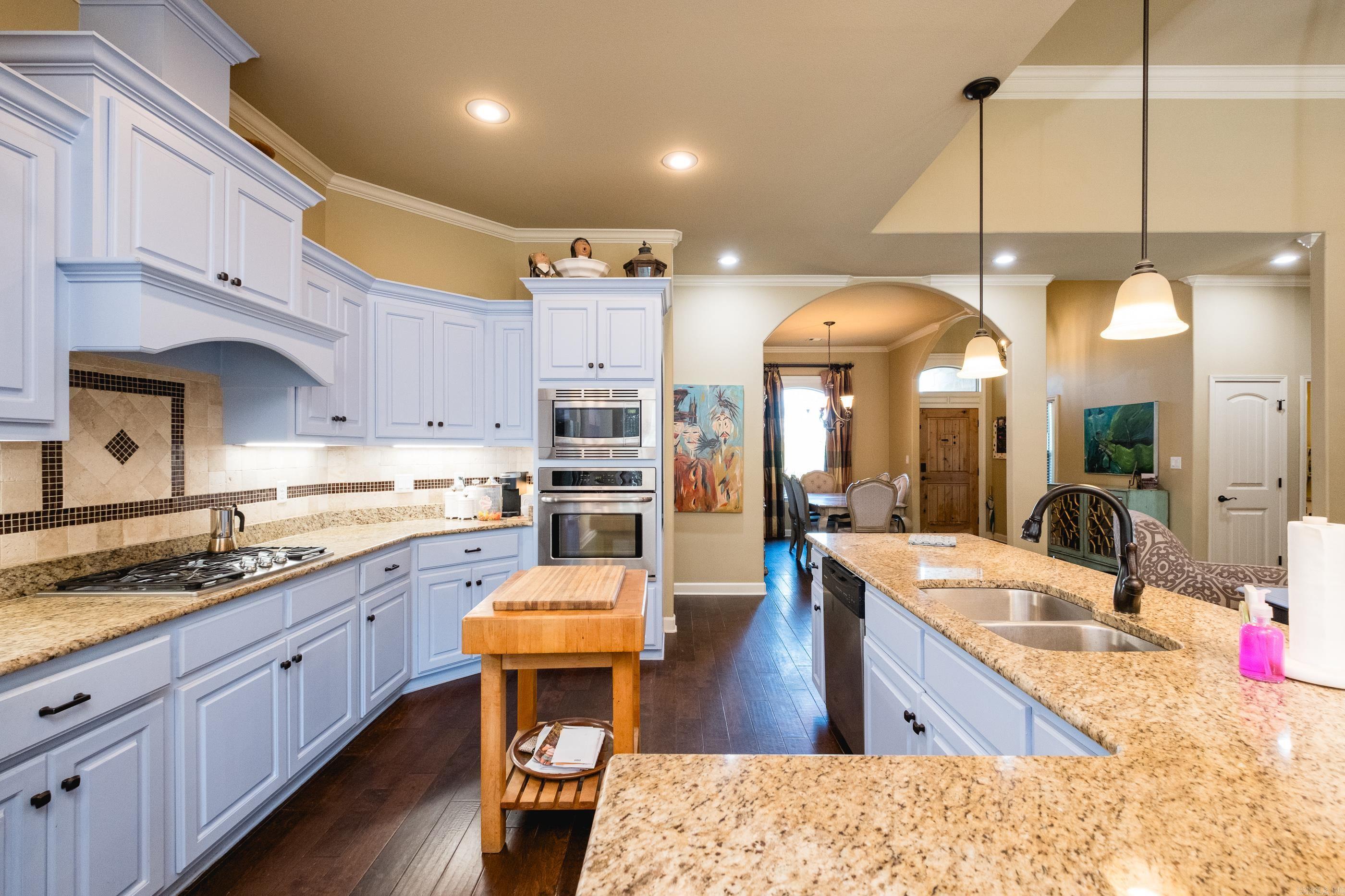 1 Tournay Circle Property Photo 19