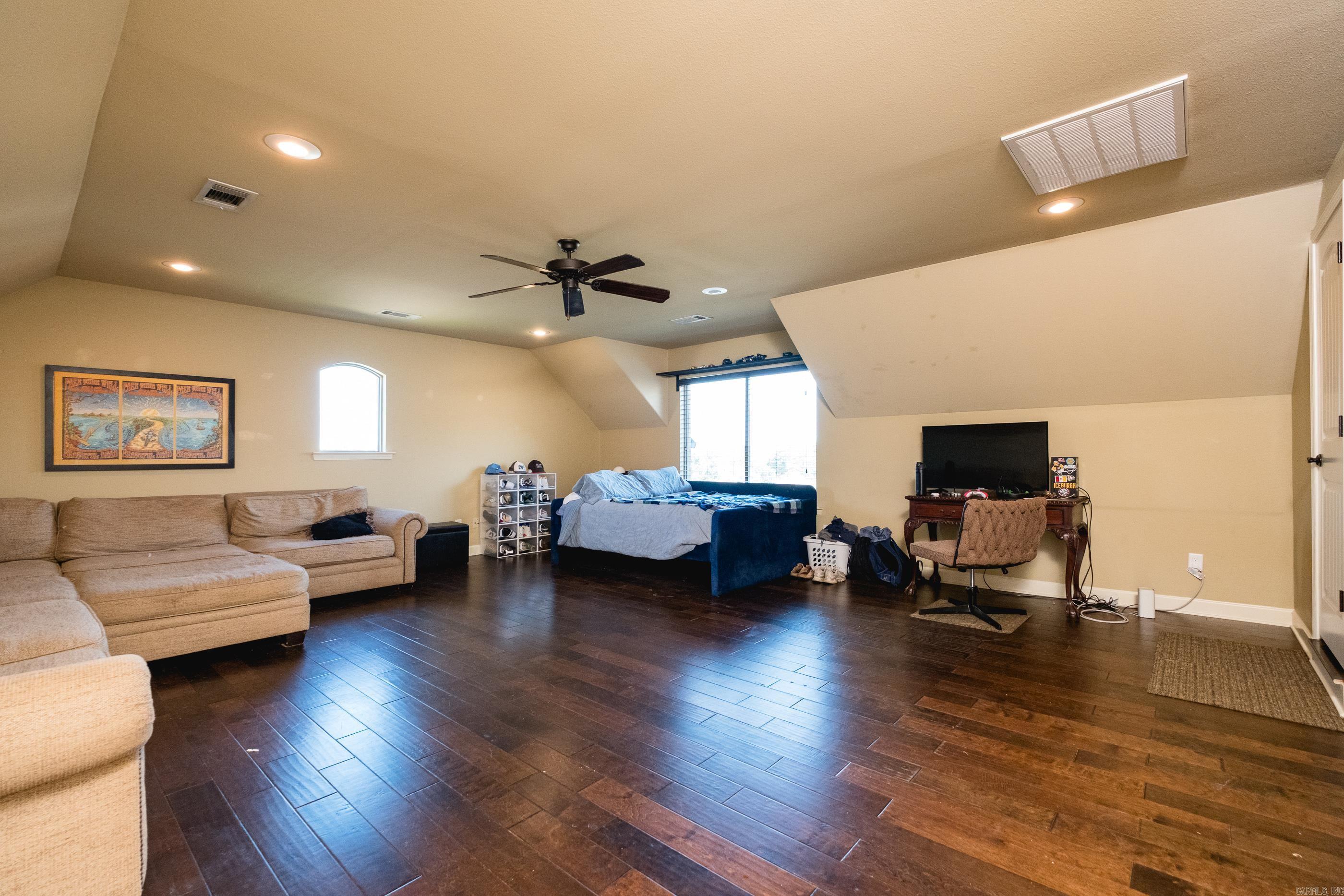 1 Tournay Circle Property Photo 35