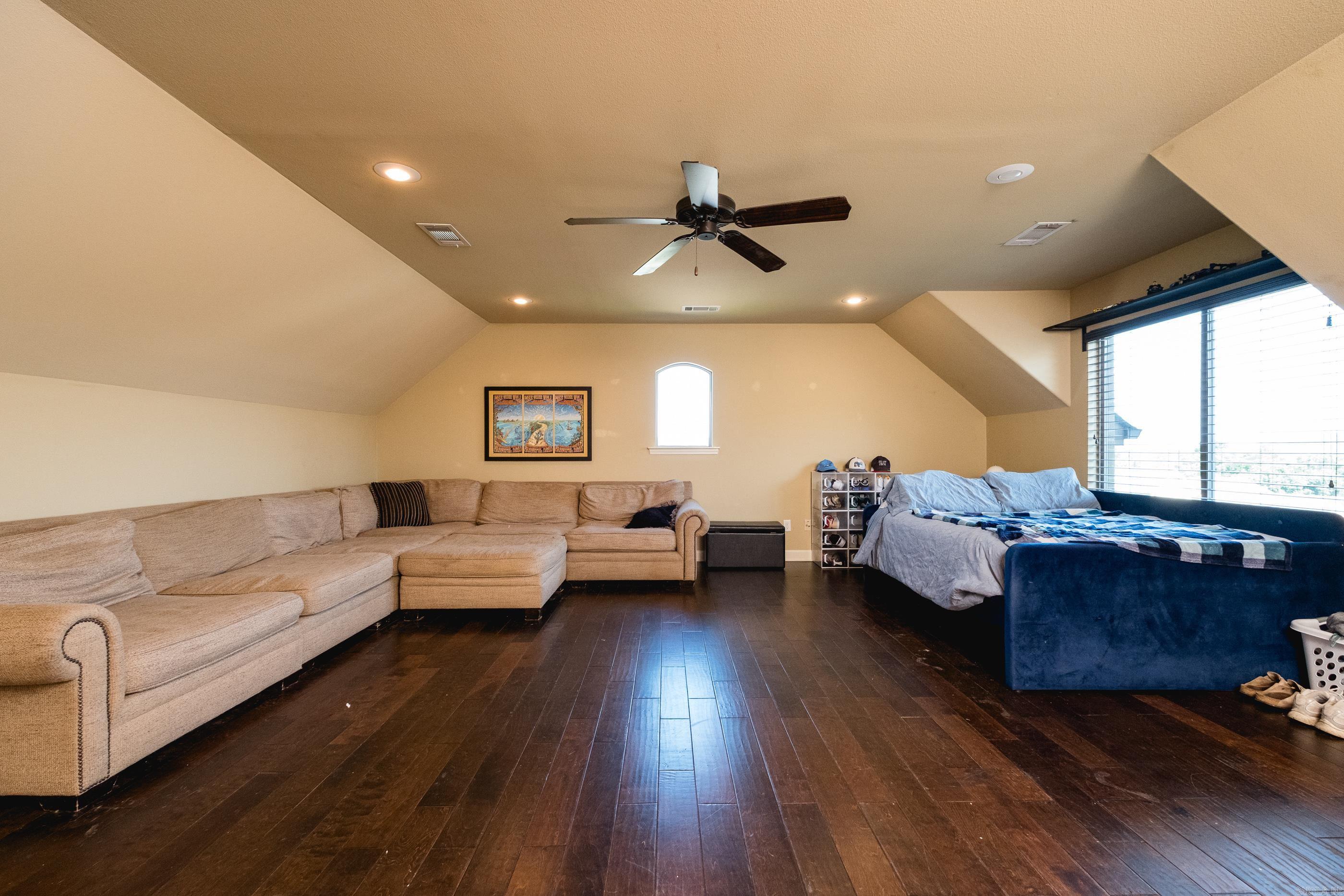 1 Tournay Circle Property Photo 36
