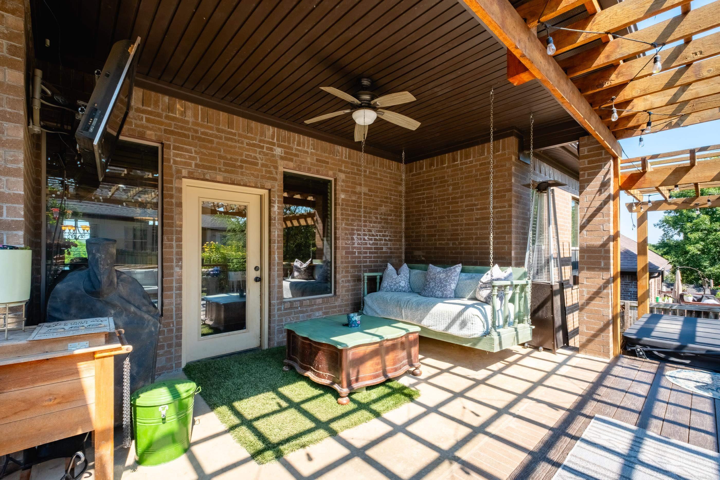 1 Tournay Circle Property Photo 44