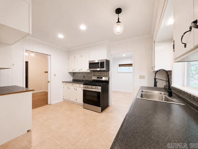 906 E Walnut Street Property Photo 4