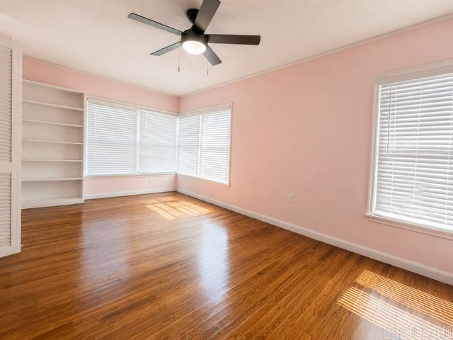 906 E Walnut Street Property Photo 8