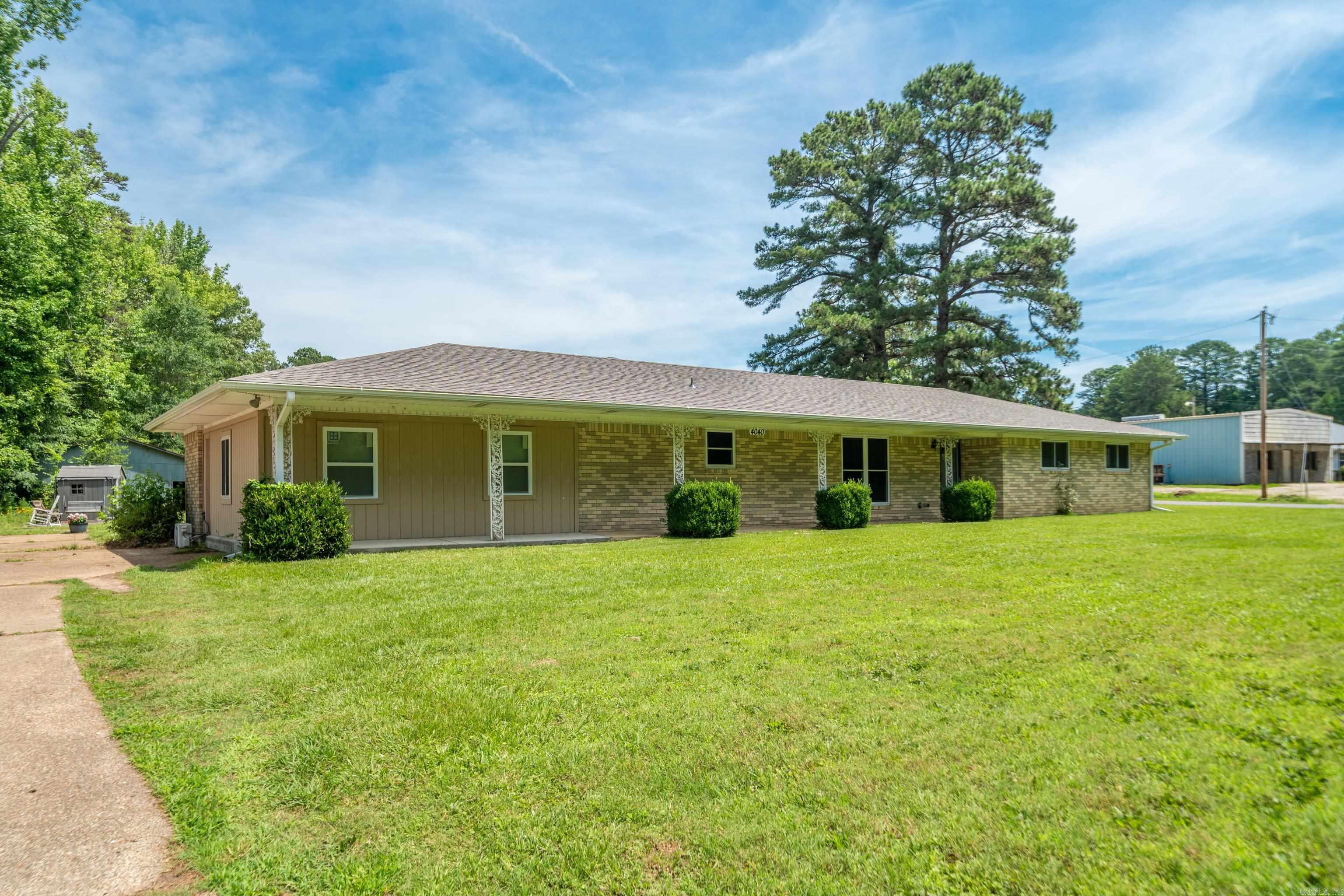 4040 Pine Street Property Photo 2