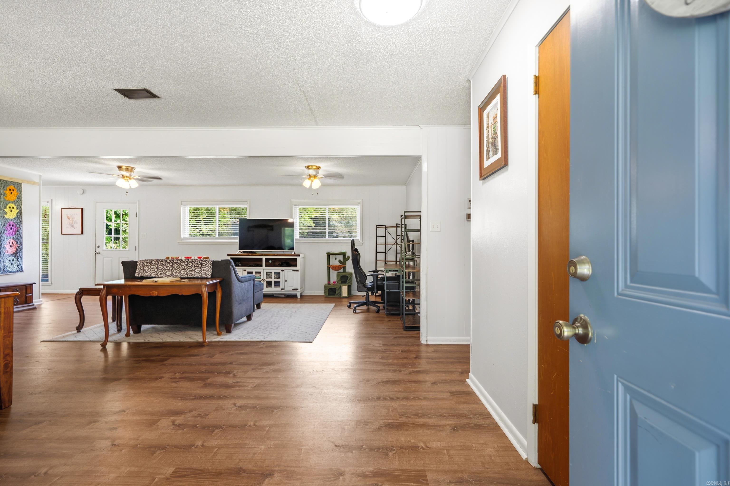 4040 Pine Street Property Photo 5