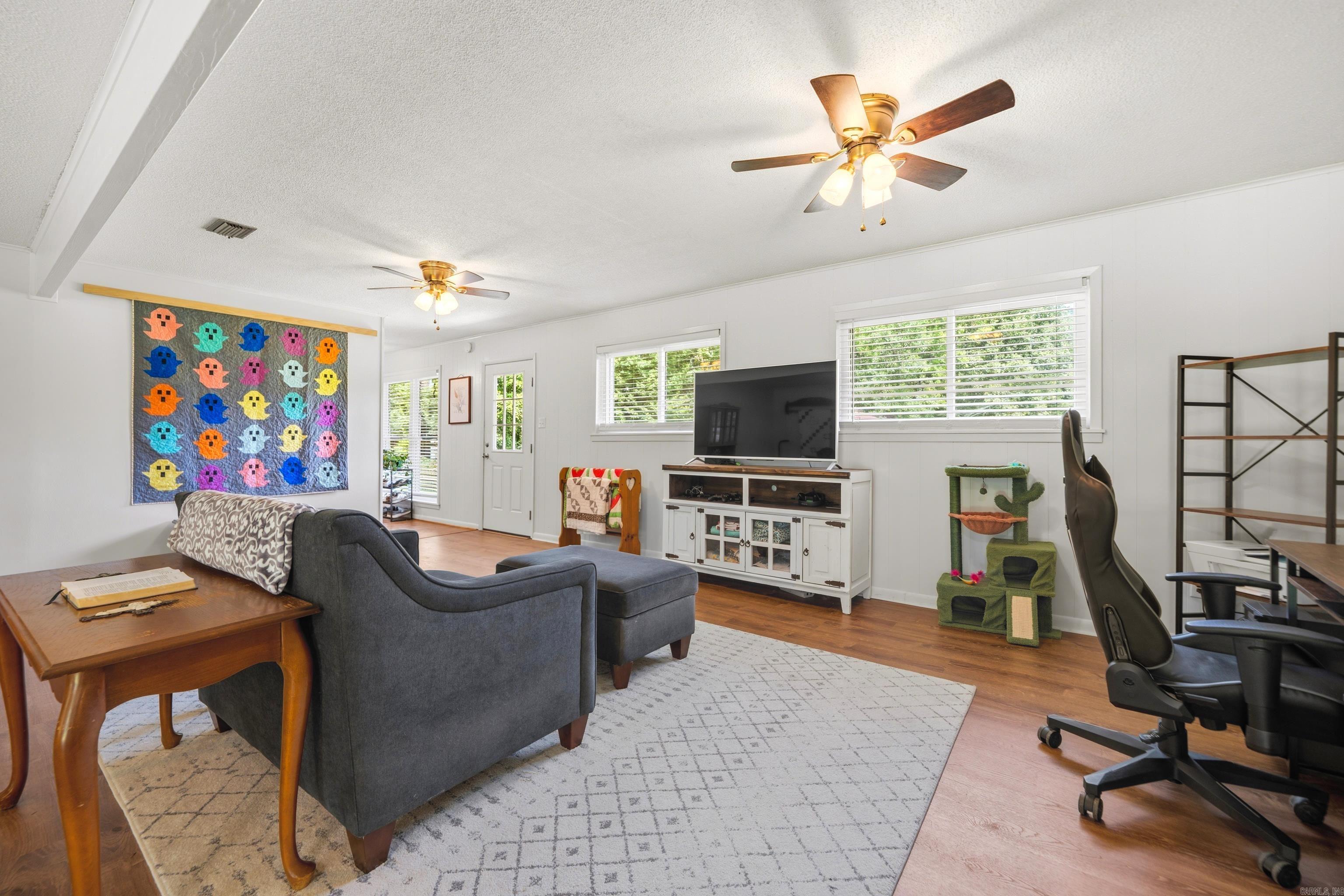 4040 Pine Street Property Photo 6