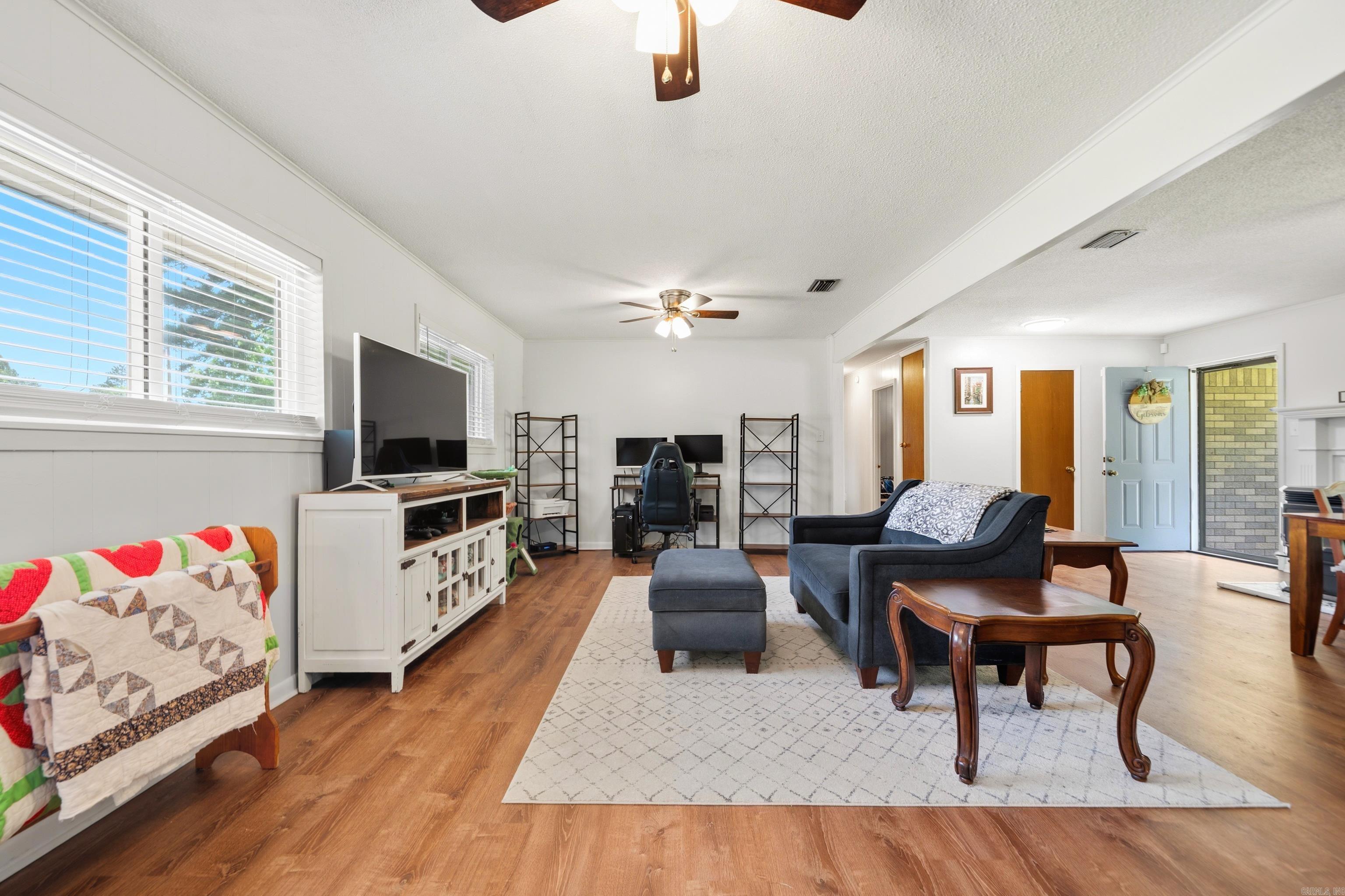 4040 Pine Street Property Photo 8