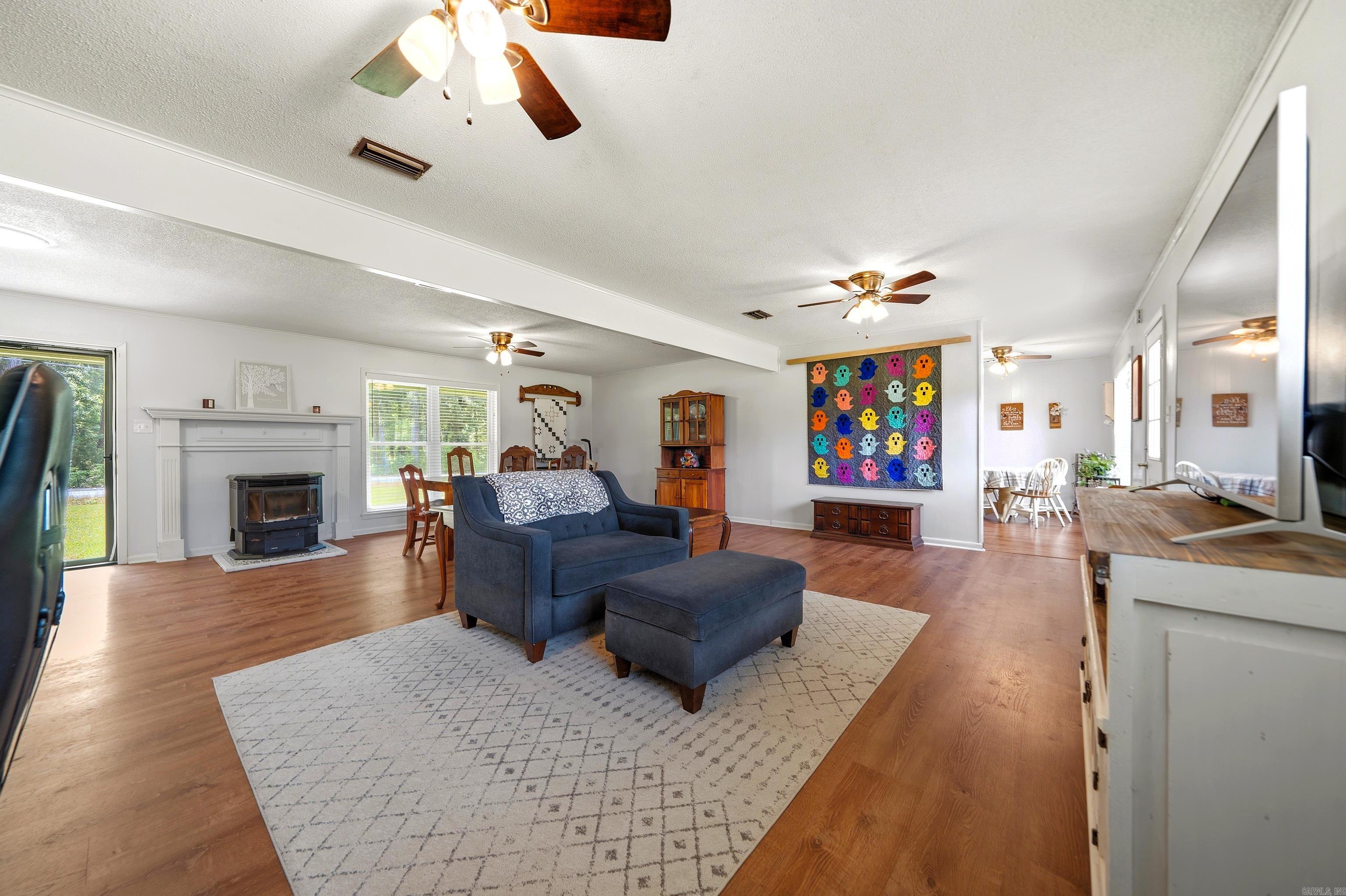 4040 Pine Street Property Photo 14