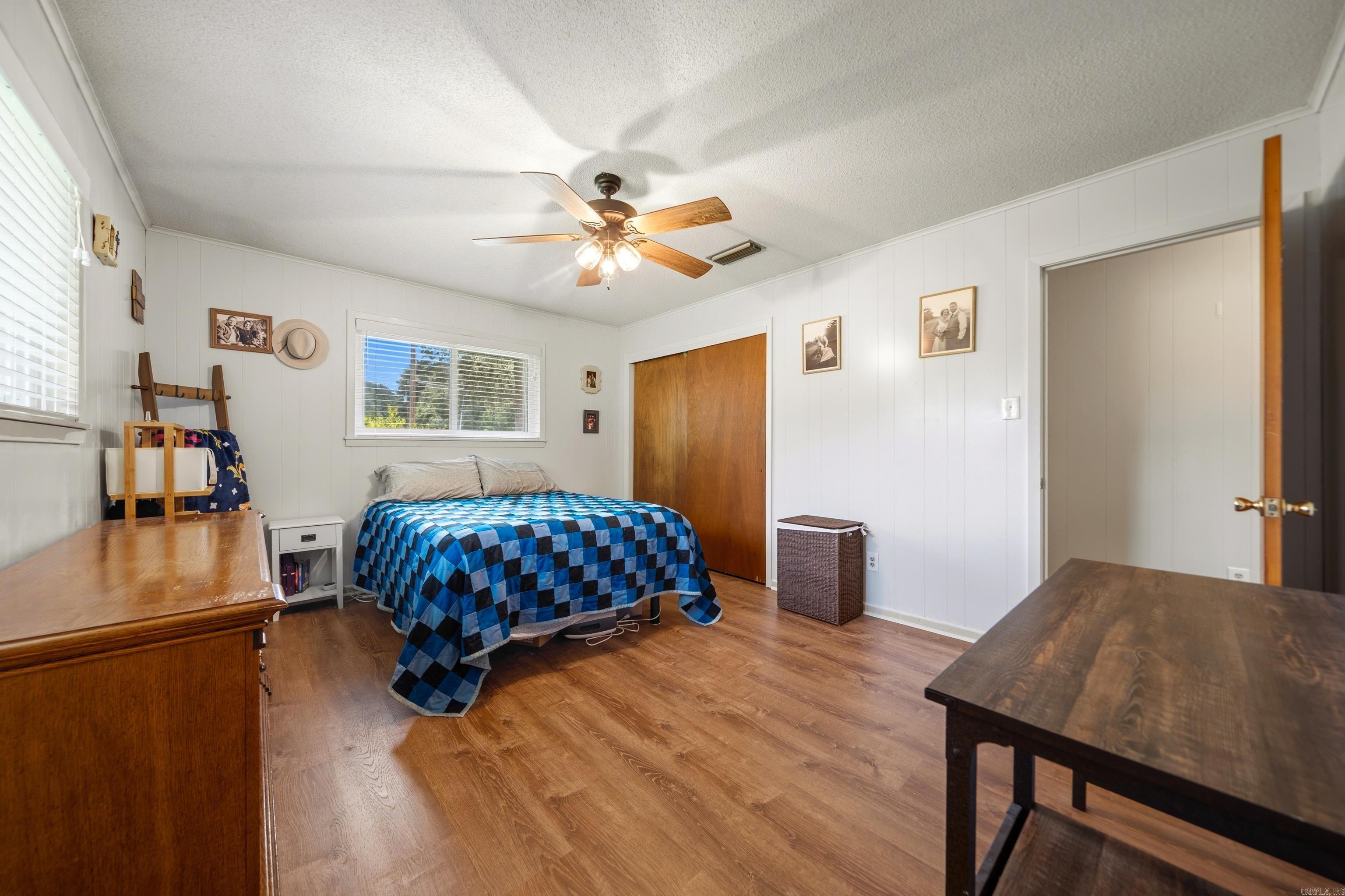 4040 Pine Street Property Photo 24