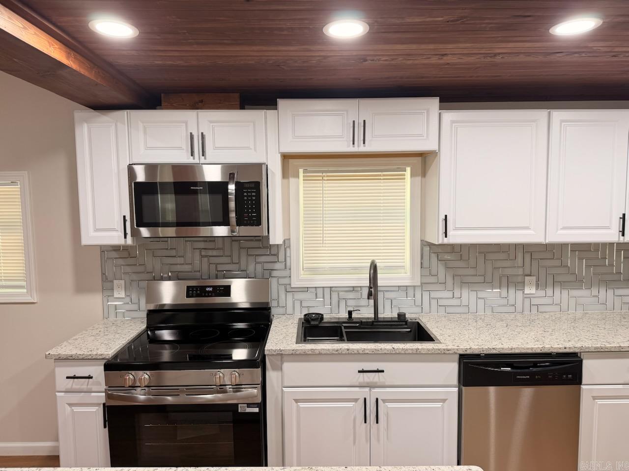 141 N Broadway Property Photo 4