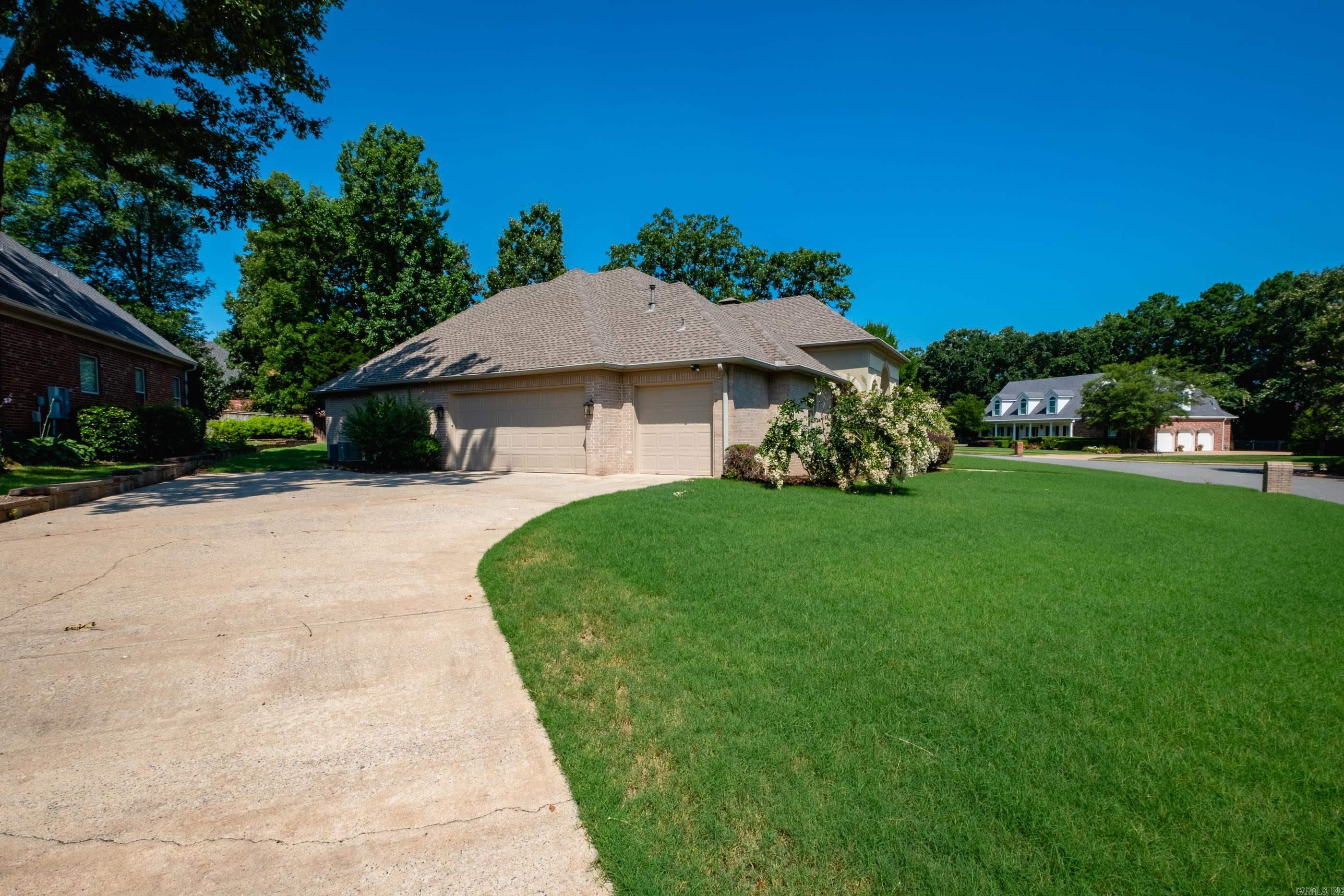 49 Laval Circle Property Photo 4