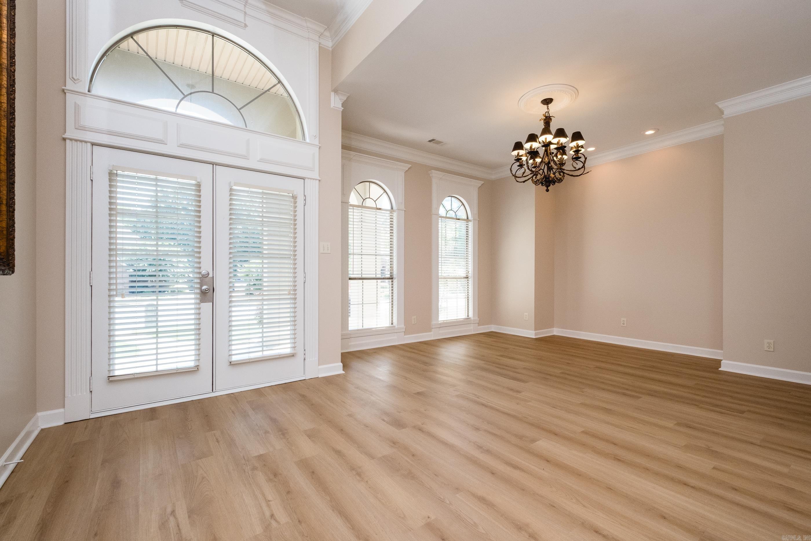 49 Laval Circle Property Photo 6