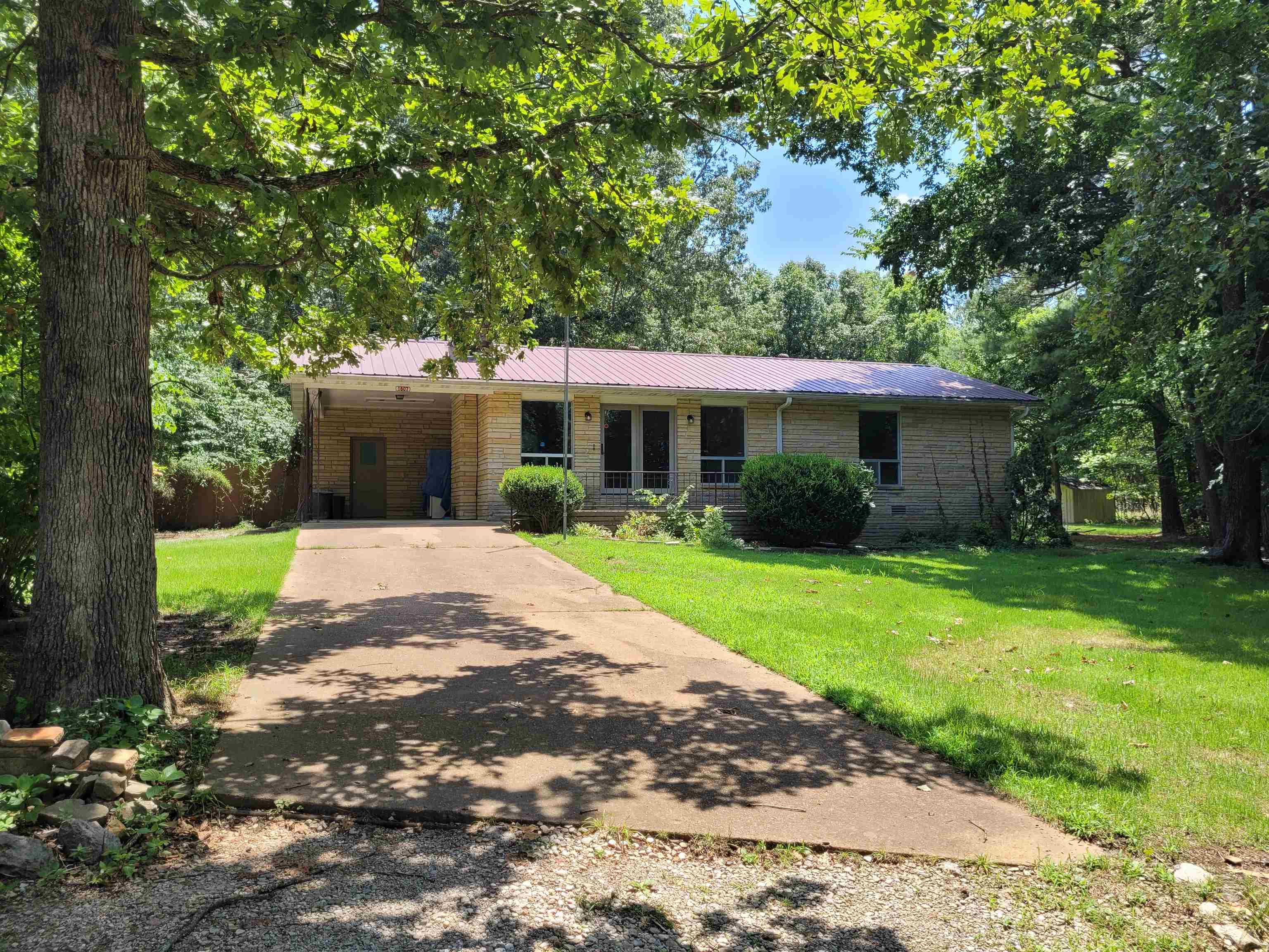 1607 Riverview Circle Property Photo 1