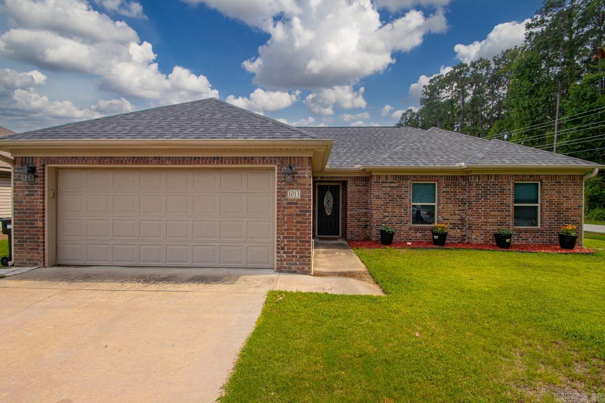1013 Elkhart Loop Property Photo 2