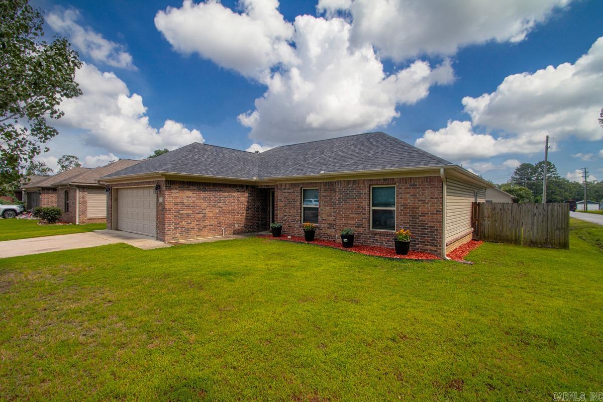 1013 Elkhart Loop Property Photo 3