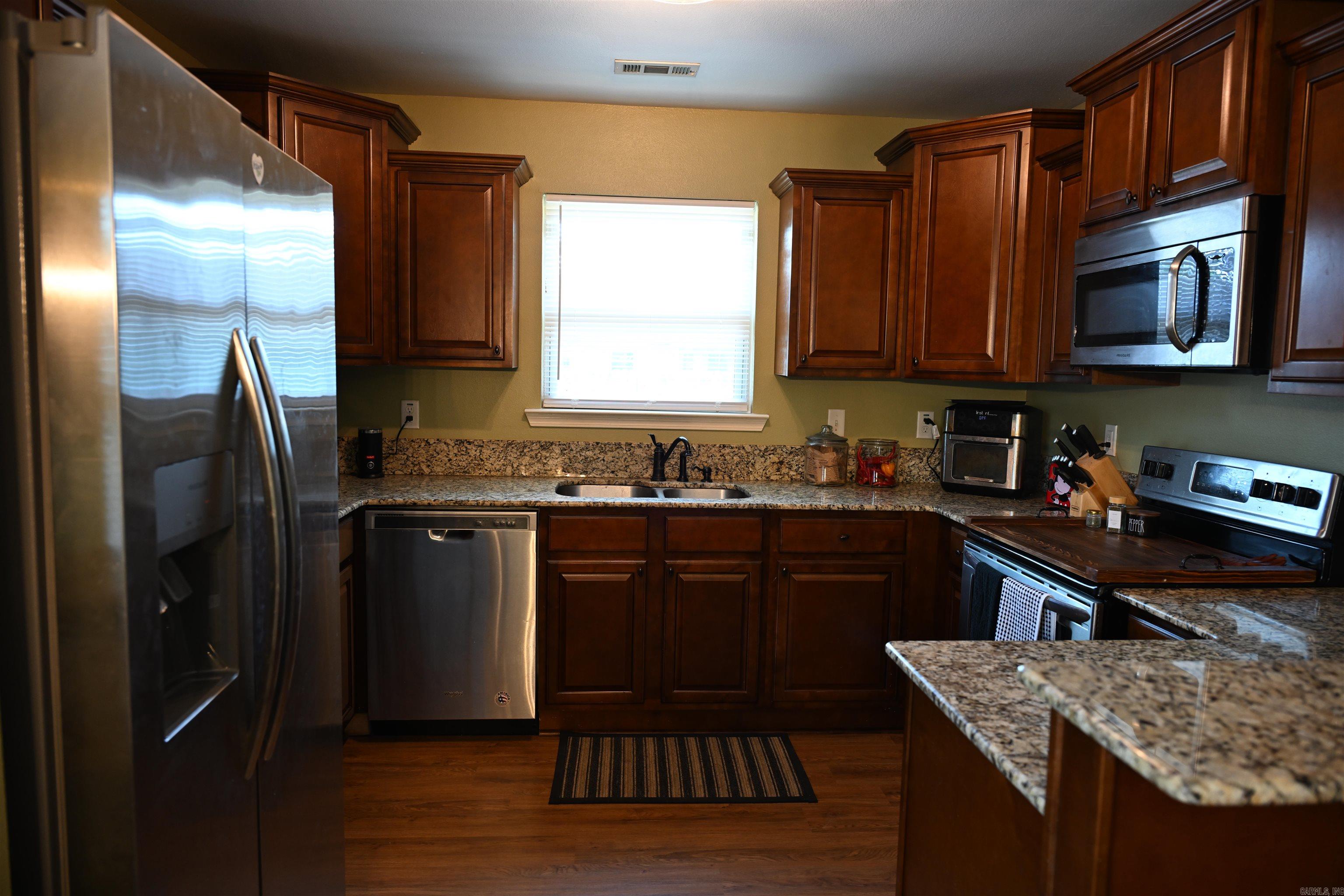 1013 Elkhart Loop Property Photo 6