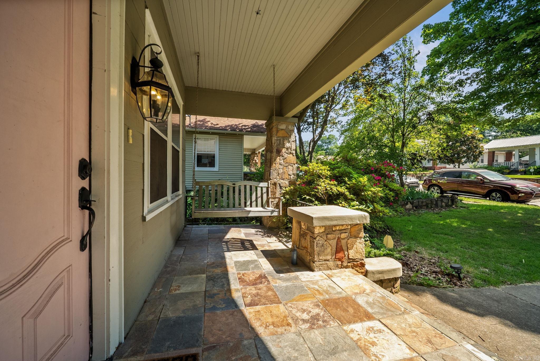 2016 N Garfield Street Property Photo 3