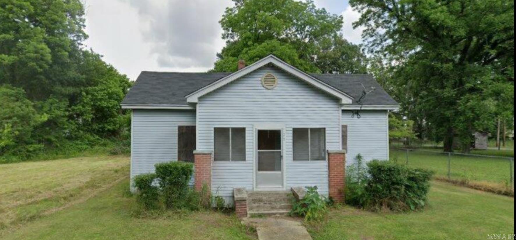 305 N School Property Photo 2