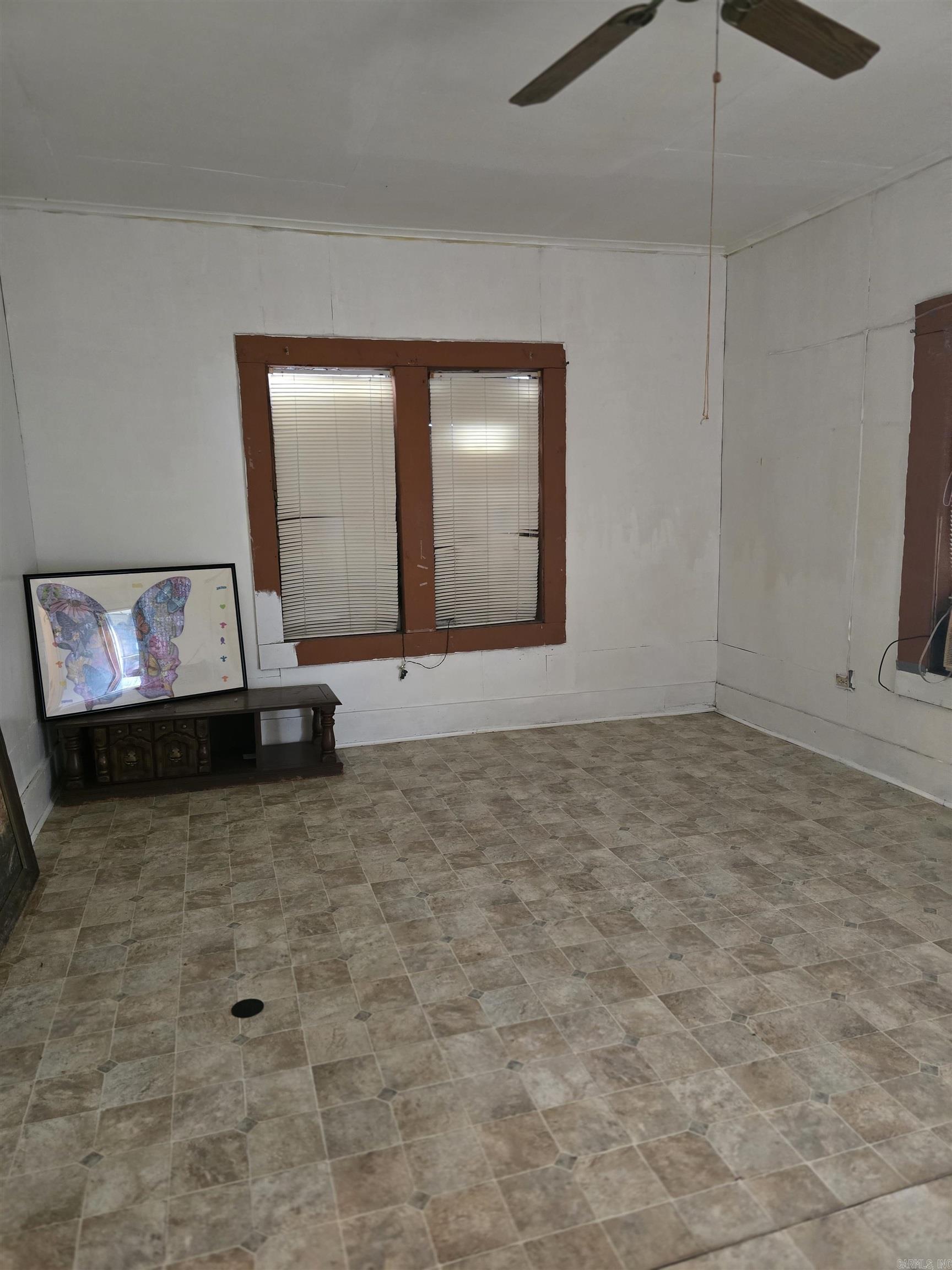 305 N School Property Photo 3