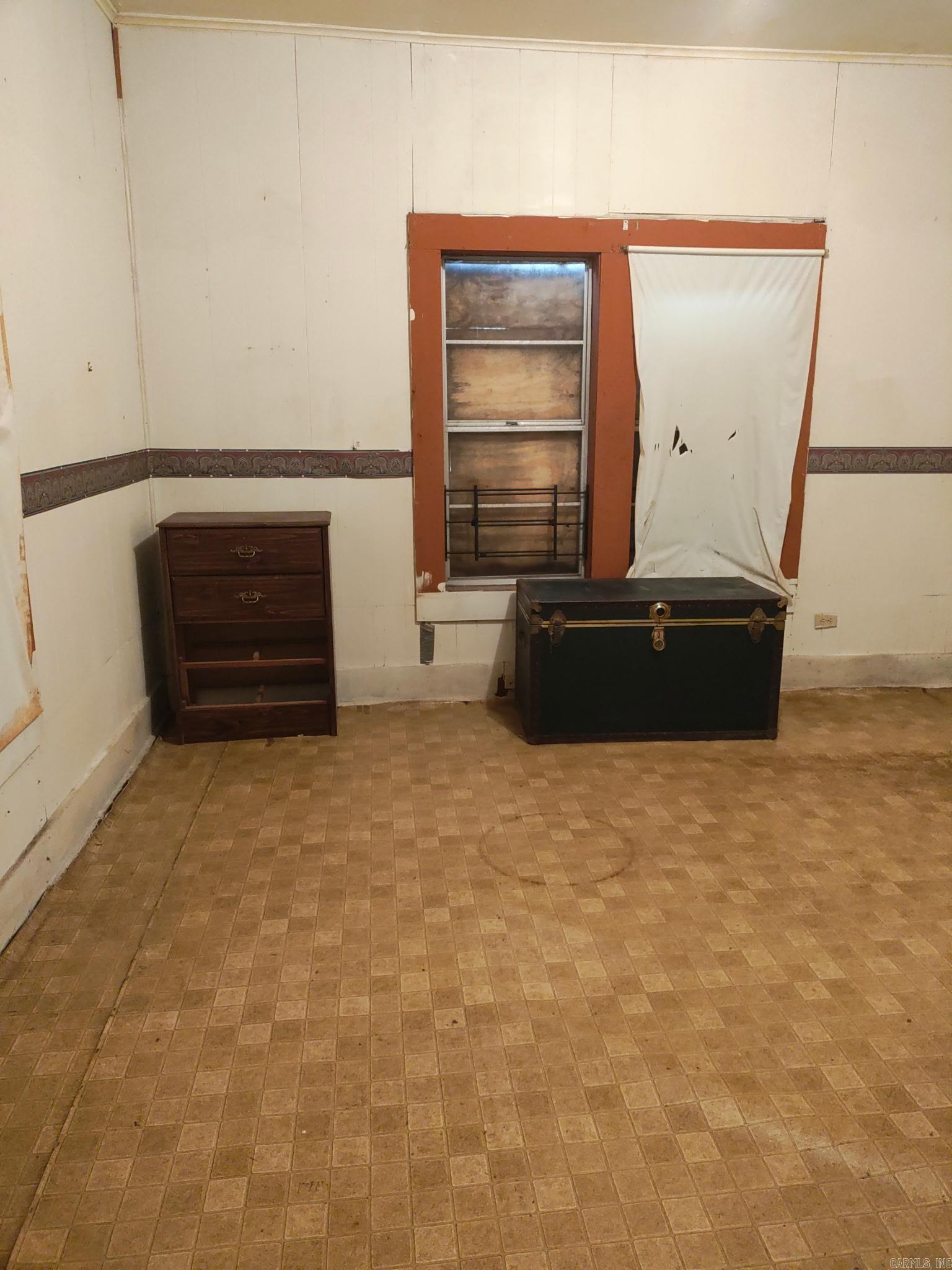 305 N School Property Photo 5