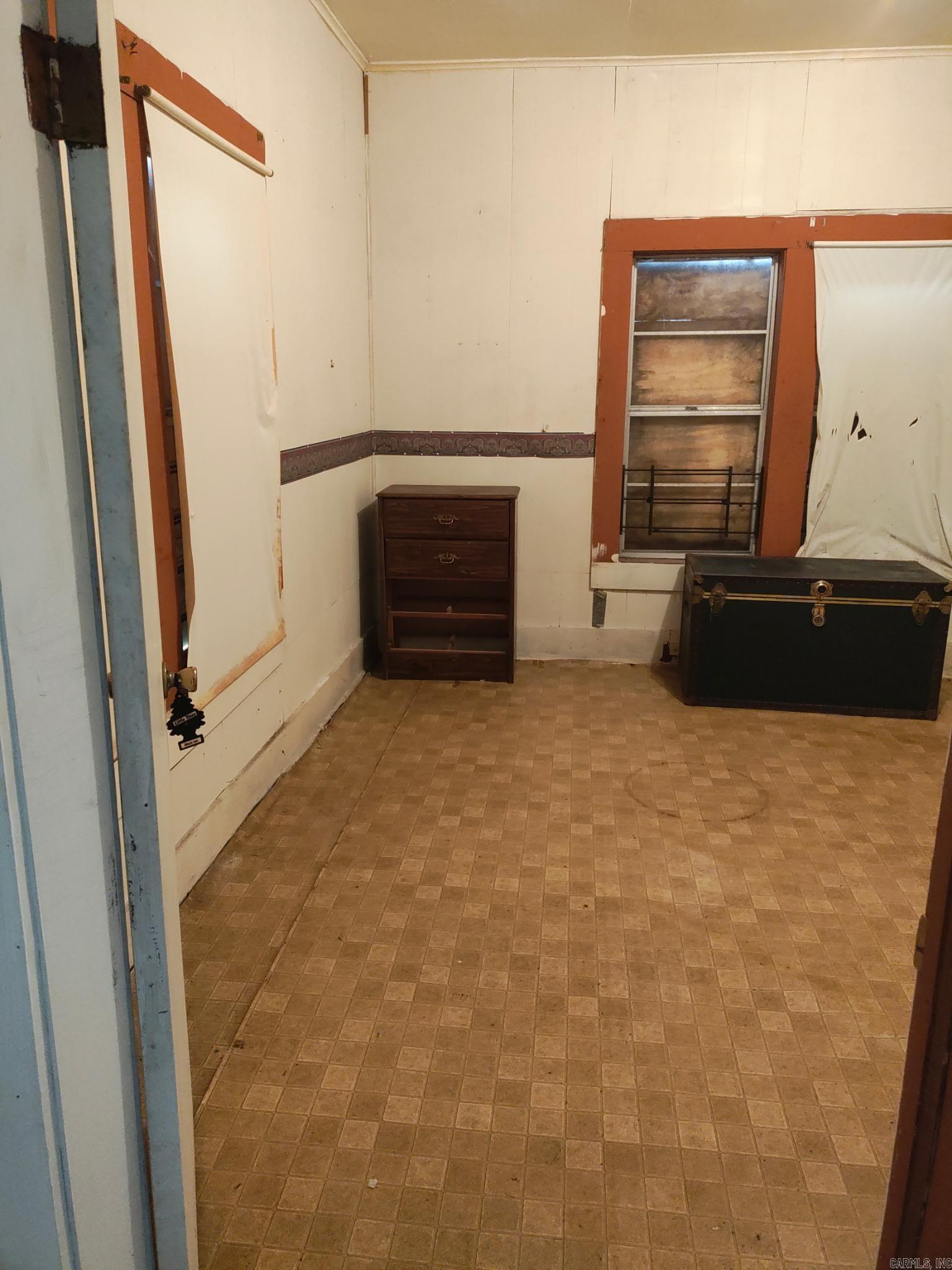 305 N School Property Photo 6