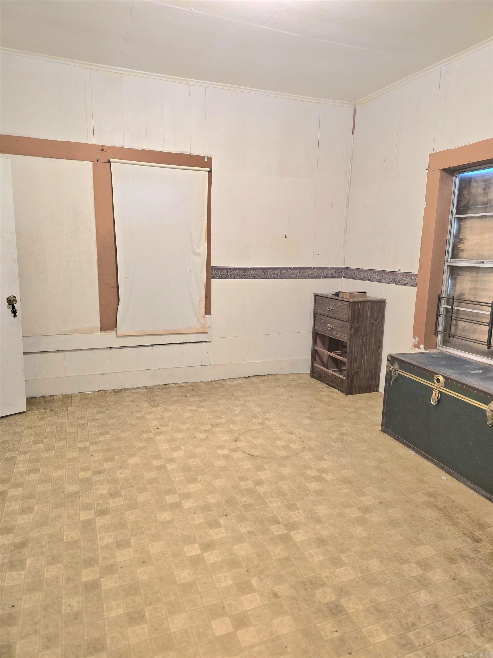 305 N School Property Photo 7