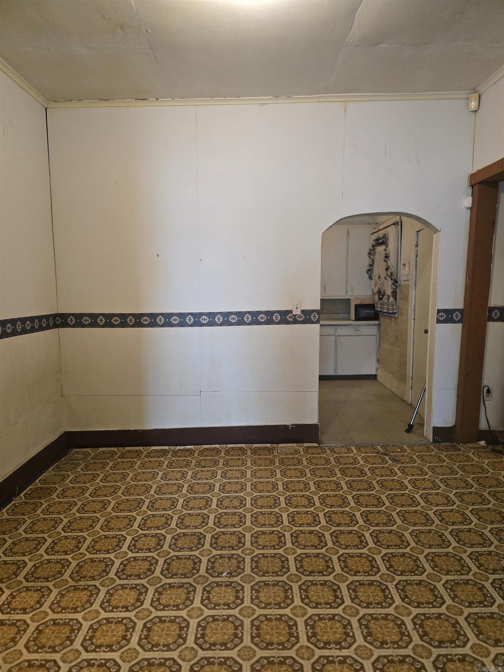 305 N School Property Photo 8