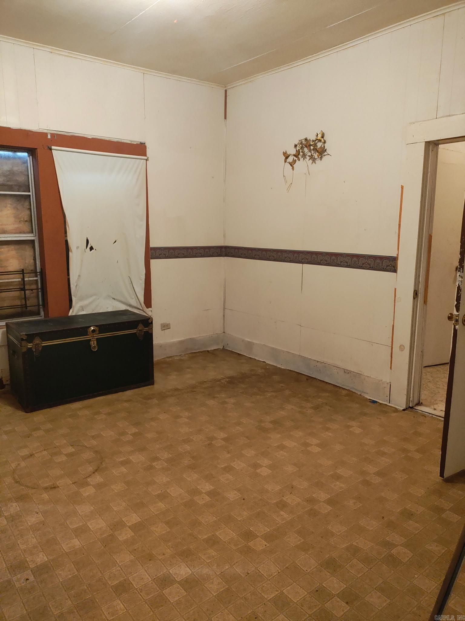 305 N School Property Photo 9