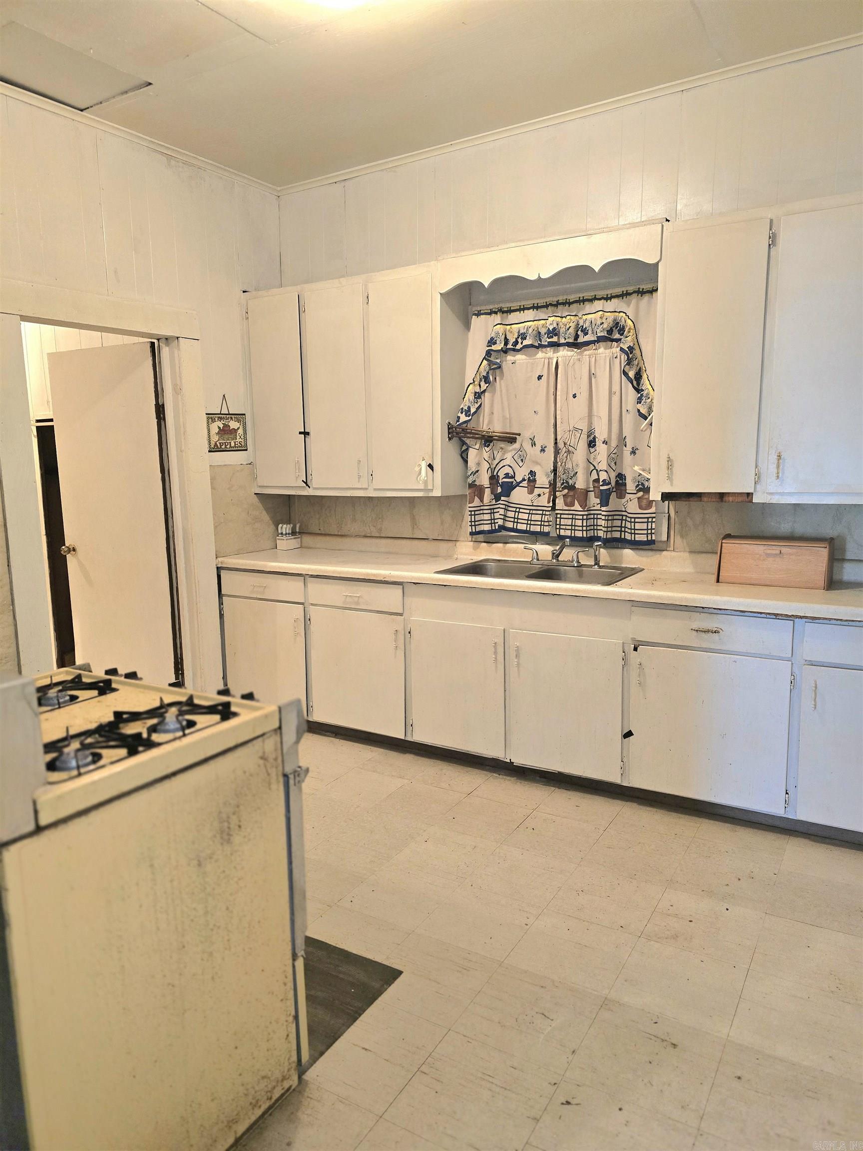 305 N School Property Photo 13