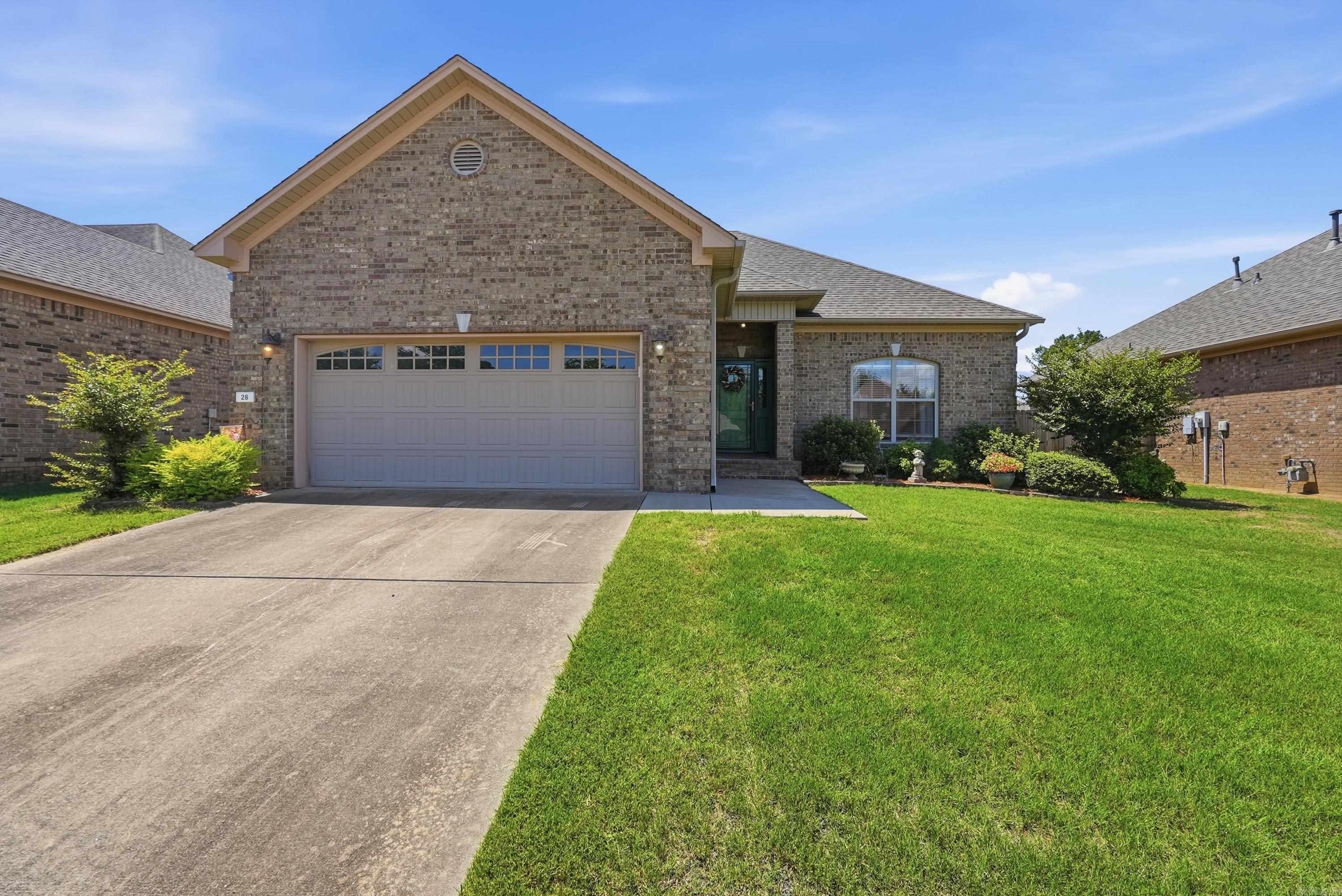 28 Oak Tree Circle Property Photo 1