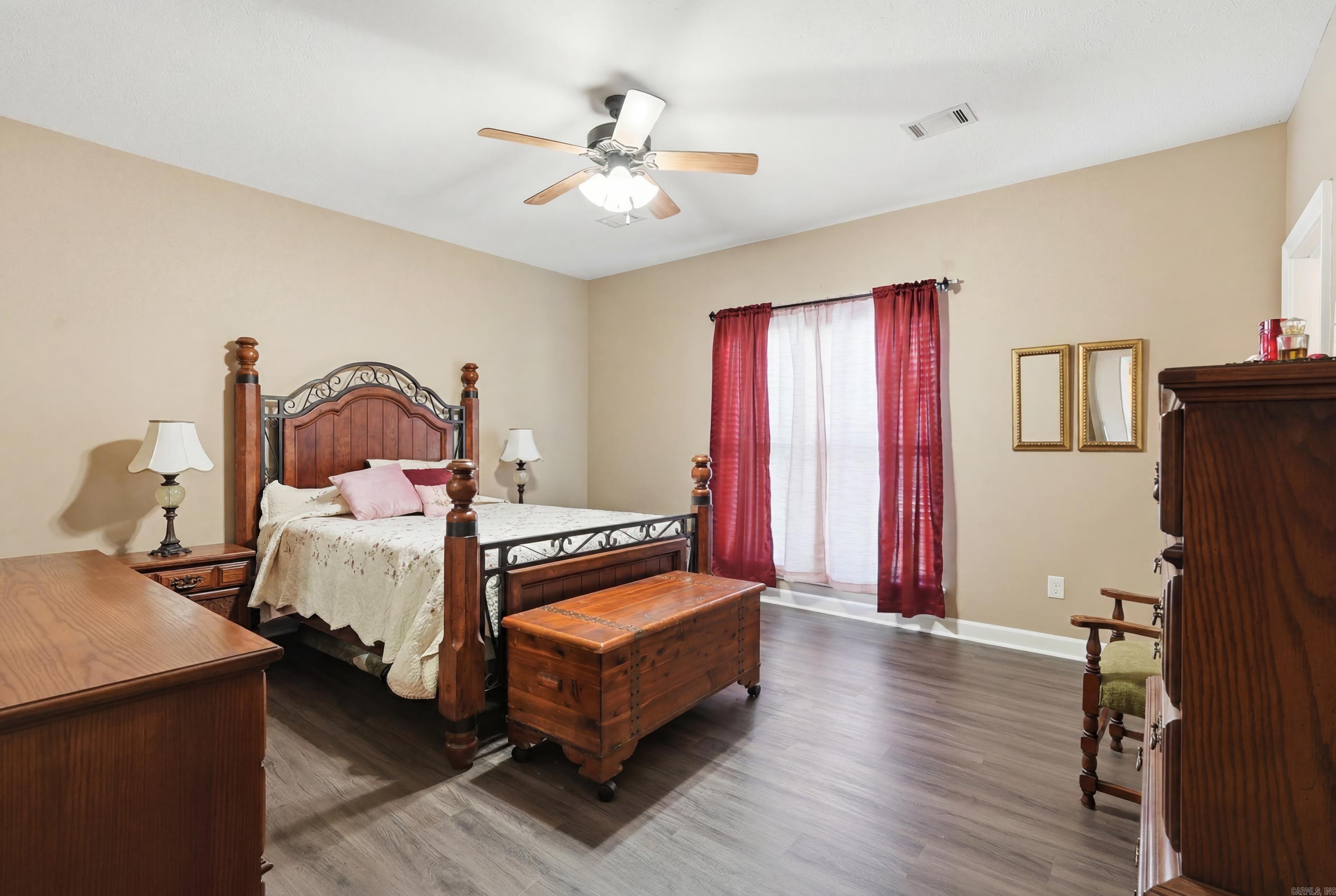 28 Oak Tree Circle Property Photo 4