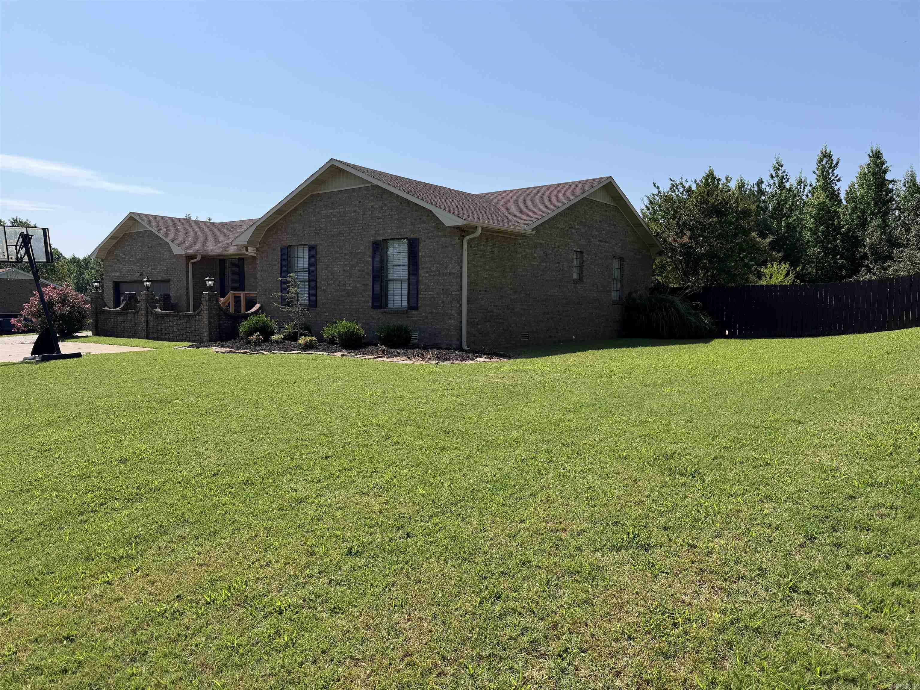 1824 Magnolia Drive Property Photo 3