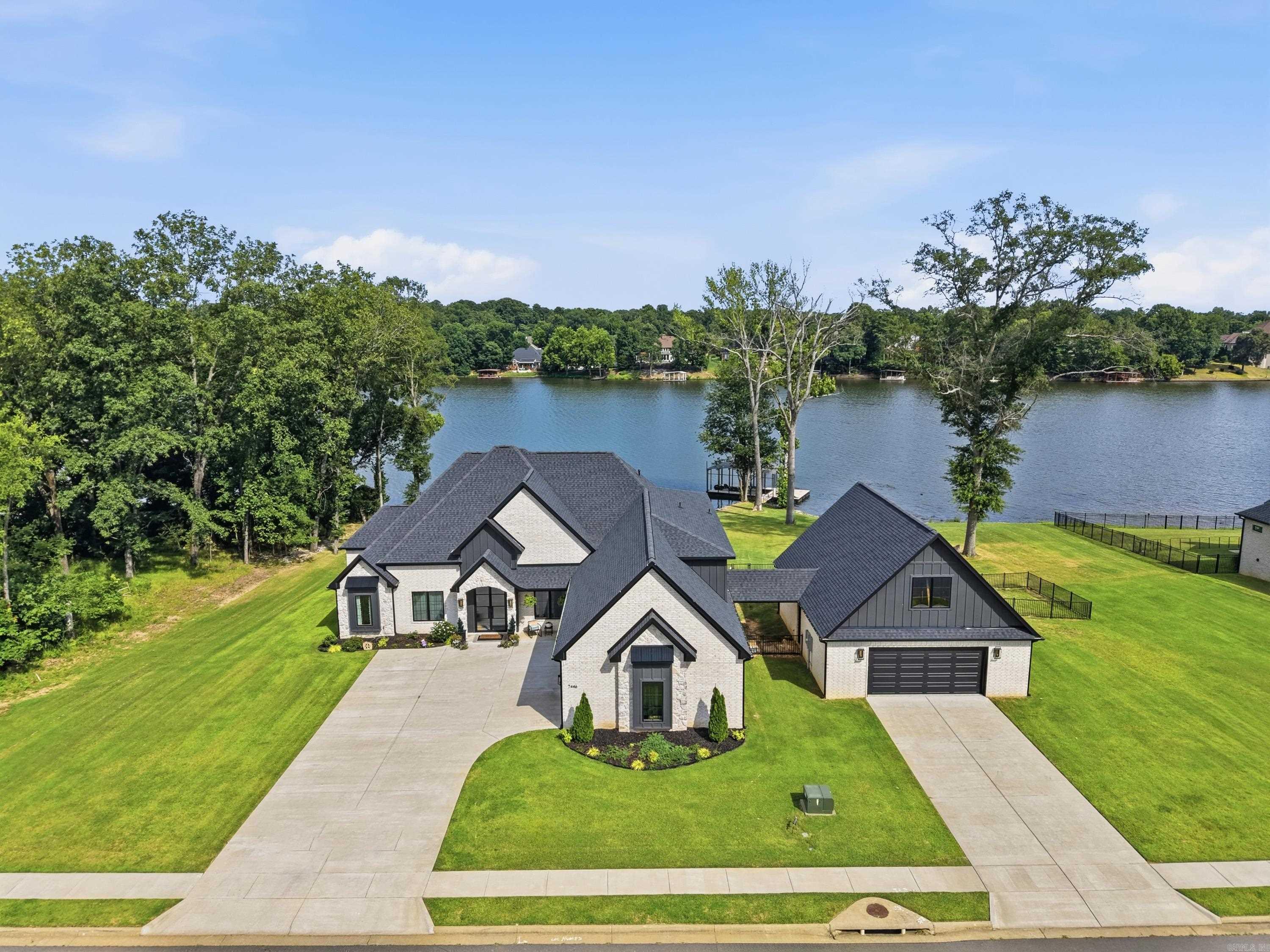 7446 Lake Point Circle Property Photo 2