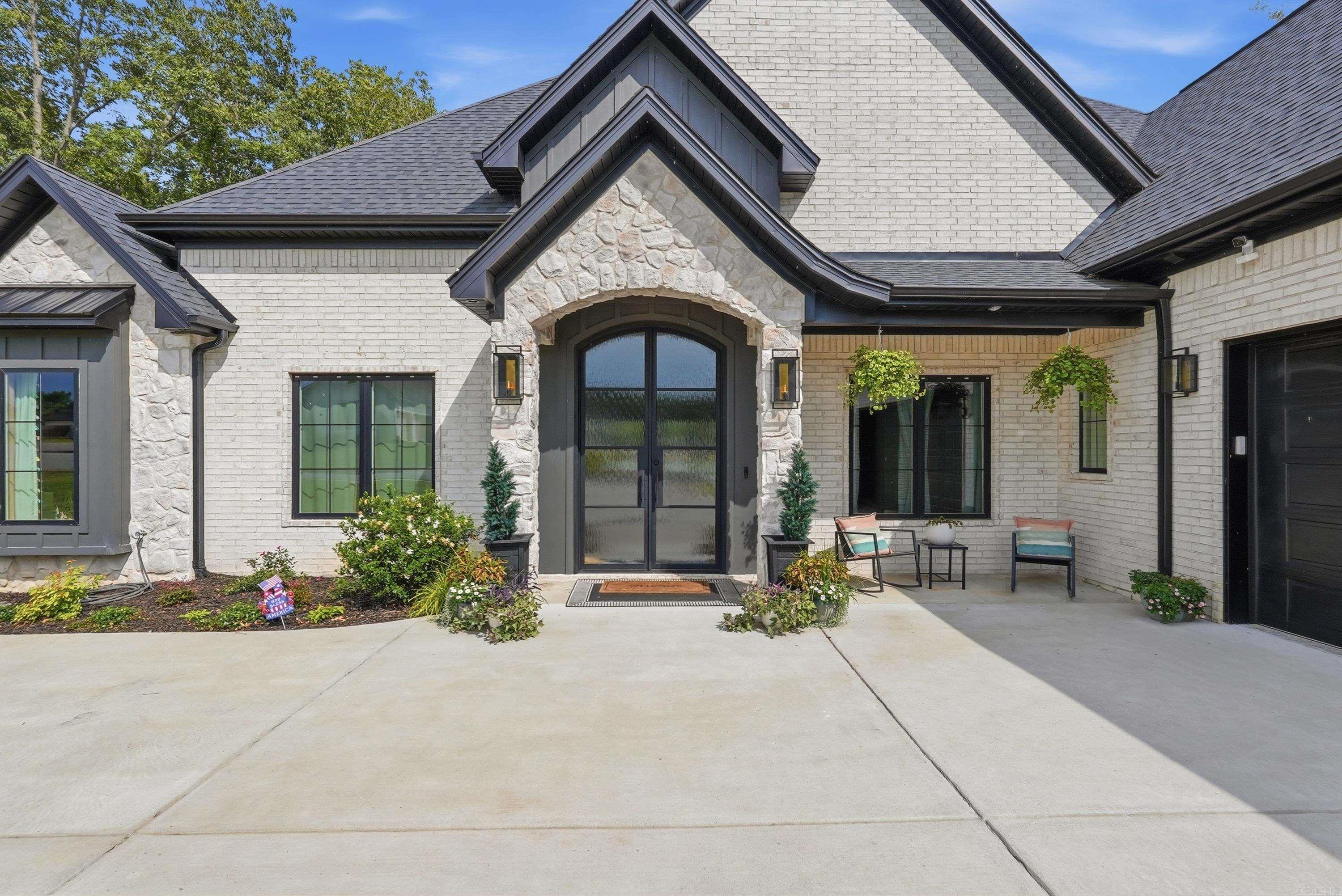 7446 Lake Point Circle Property Photo 3